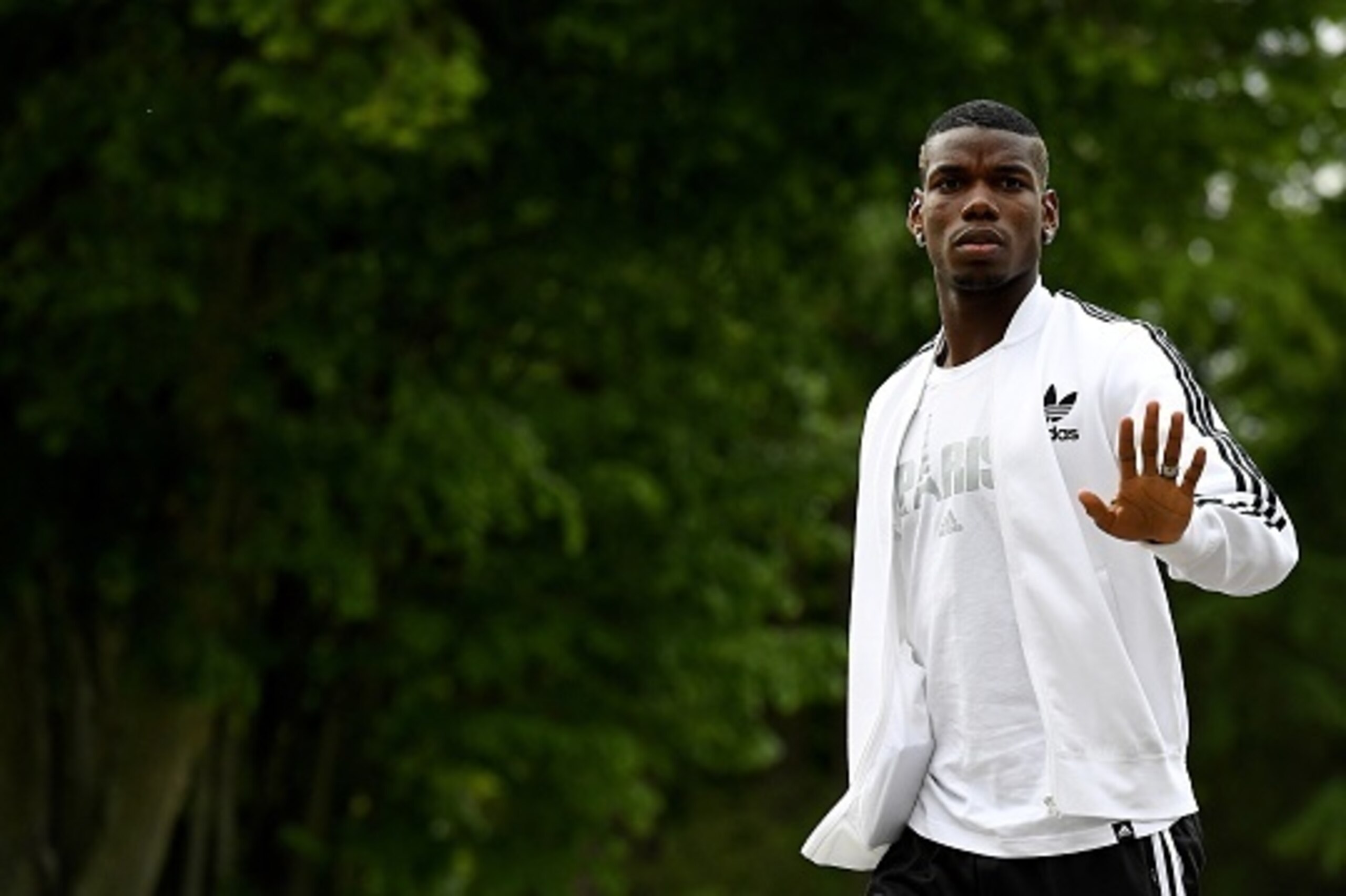 France's midfielder Paul Pogba arrives at the French national football team training base in Clairefontaine on May 24, 2016, as part of the team's preparation for the upcoming Euro 2016 European football championships.  / AFP / FRANCK FIFE        (Photo c
