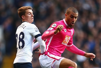 LONDON, ENGLAND - MARCH 20:  Lewis Grabban of Bournemouth holds off Tom Carroll of Tottenham Hotspur during the Barclays Premier League match between Tottenham Hotspur and A.F.C. Bournemouth at White Hart Lane on March 20, 2016 in London, United Kingdom. 