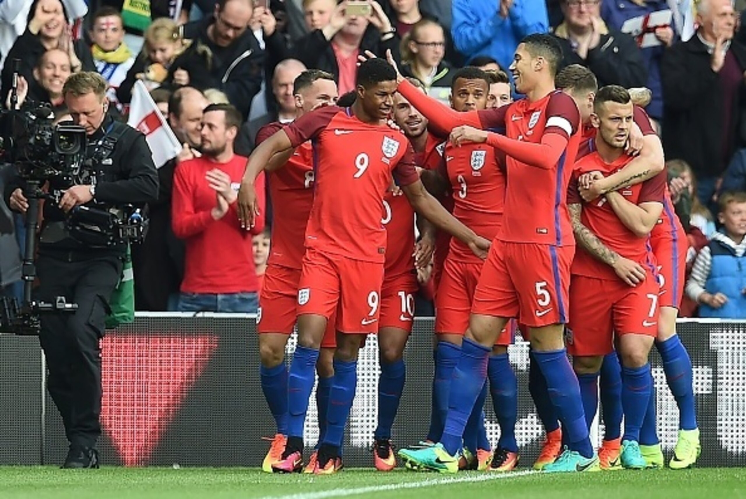 England's striker Marcus Rashford (C) celebrates after scoring his team's first goal during the International friendly football match between England and Australia at the Stadium of Light in Sunderland, north east England, on May 27, 2016. / AFP / PAUL EL
