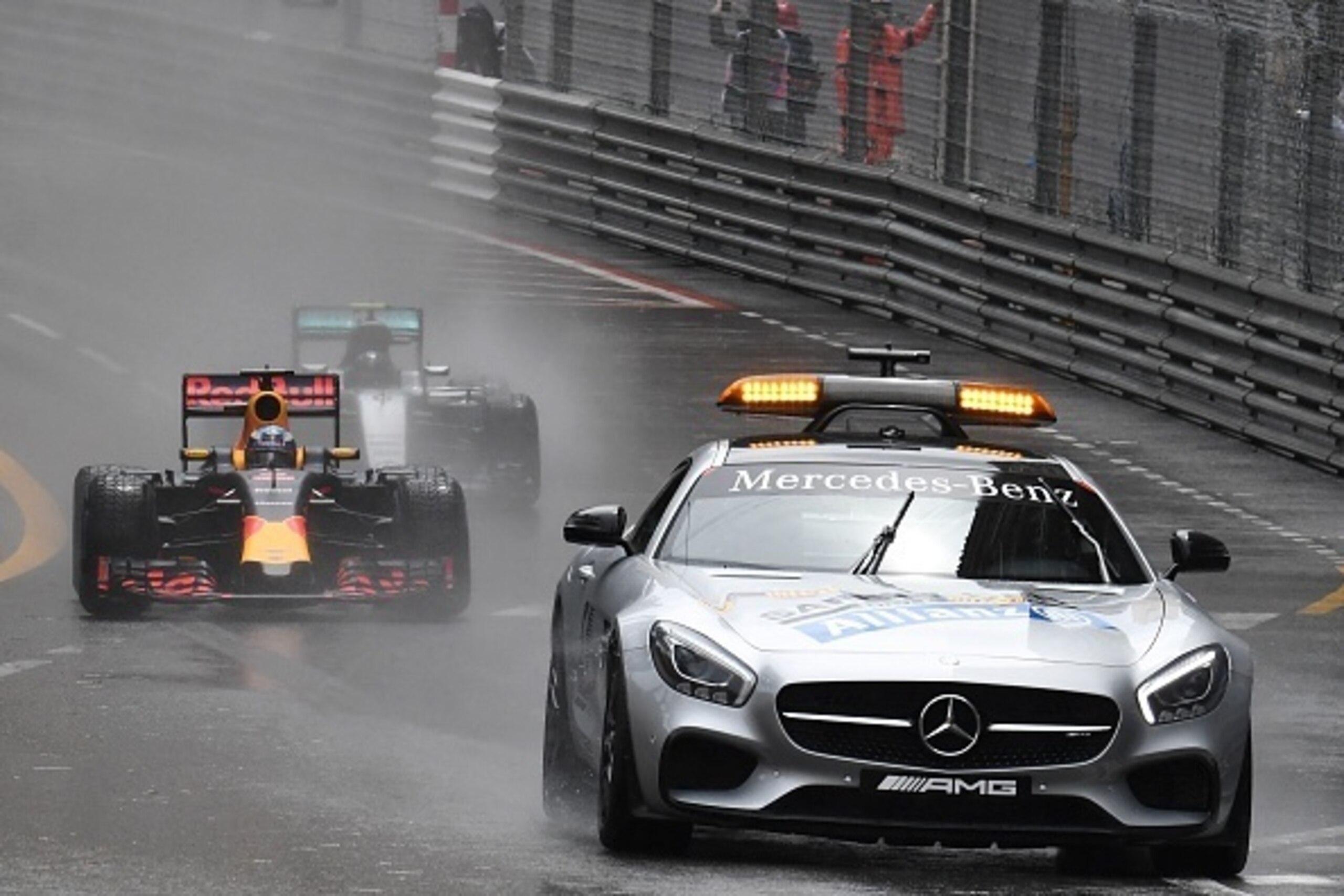 Infiniti Red Bull Racing's Australian driver Daniel Ricciardo drives behind the safety car at the Monaco street circuit, on May 29, 2016 in Monaco, during the Monaco Formula 1 Grand Prix. / AFP / PASCAL GUYOT        (Photo credit should read PASCAL GUYOT/