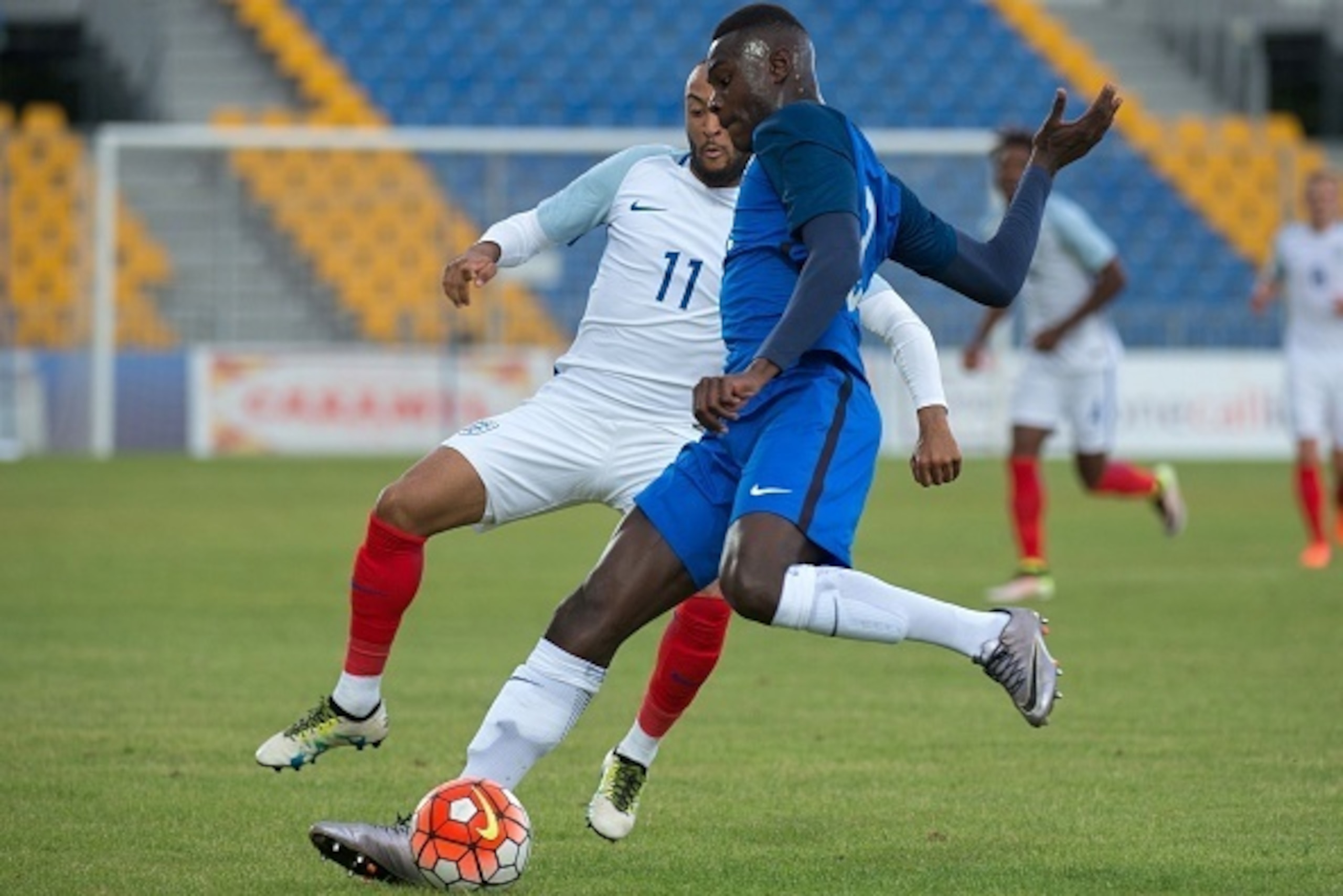 England's forward Nathan Redmond (L) vies with France's defender Moussa Niakhate  during the 'Festival International Espoirs' Under 21 football final match France vs England at the Parc des Sports stadium in Avignon, southern France, on May 29, 2016. / AF