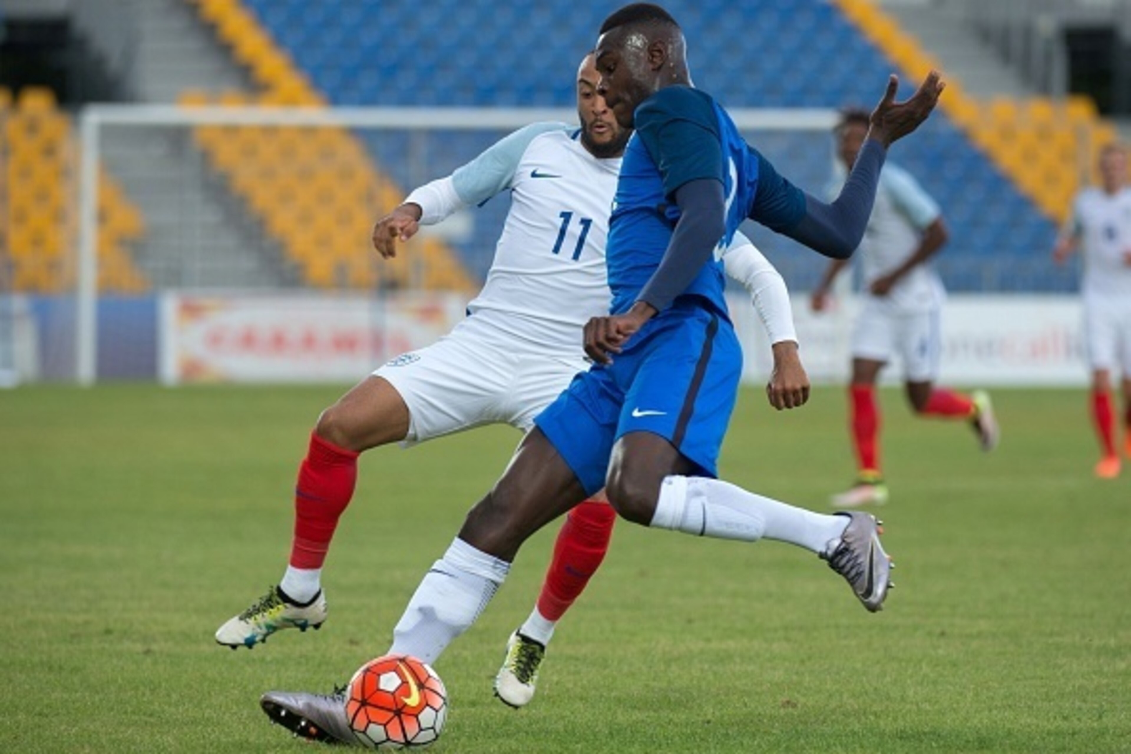 England's forward Nathan Redmond (L) vies with France's defender Moussa Niakhate  during the 'Festival International Espoirs' Under 21 football final match France vs England at the Parc des Sports stadium in Avignon, southern France, on May 29, 2016. / AF