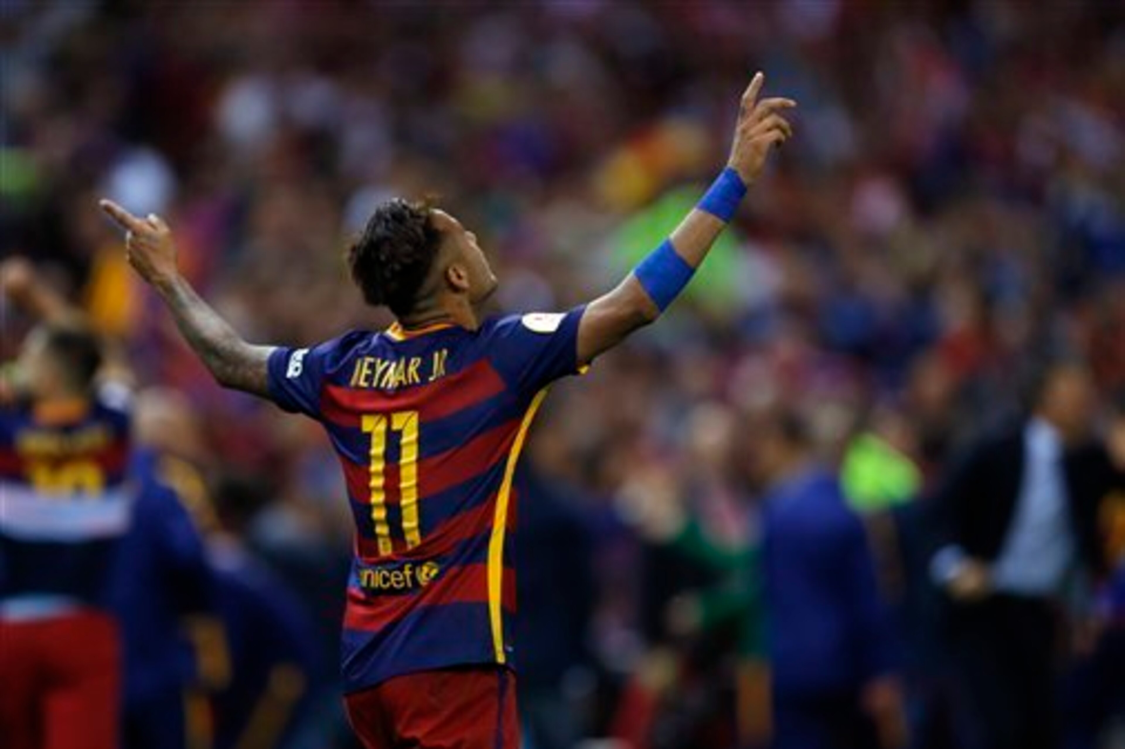Neymar is reportedly set to sign a new Barcelona contract.