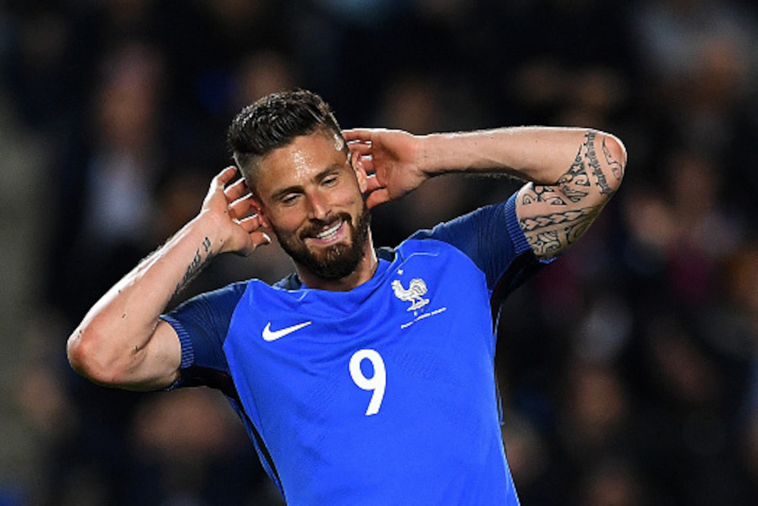 France's forward Olivier Giroud reacts to a missed shot during the friendly football match between France and Cameroon, at the Beaujoire Stadium in Nantes, western France, on May 30, 2016. / AFP / FRANCK FIFE        (Photo credit should read FRANCK FIFE/A
