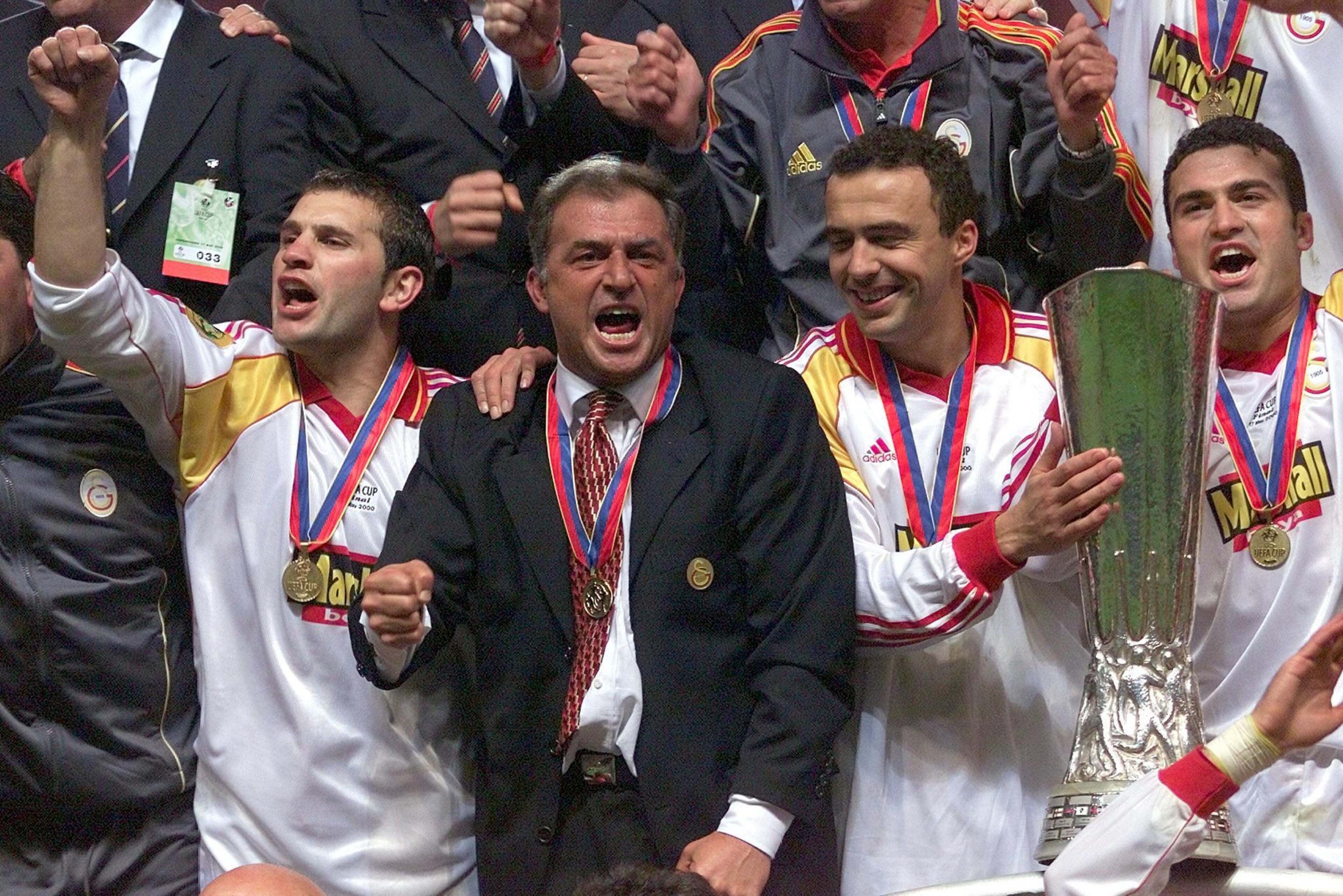 Terim and his Galatasaray team with the UEFA Cup in 2000.