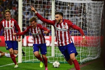 Atletico Madrid's Belgian forward Yannick Ferreira Carrasco (R) celebrates after scoring a goal next to Atletico Madrid's French forward Antoine Griezmann (C) and Atletico Madrid's Spanish forward Fernando Torres (L)  during the UEFA Champions League fina