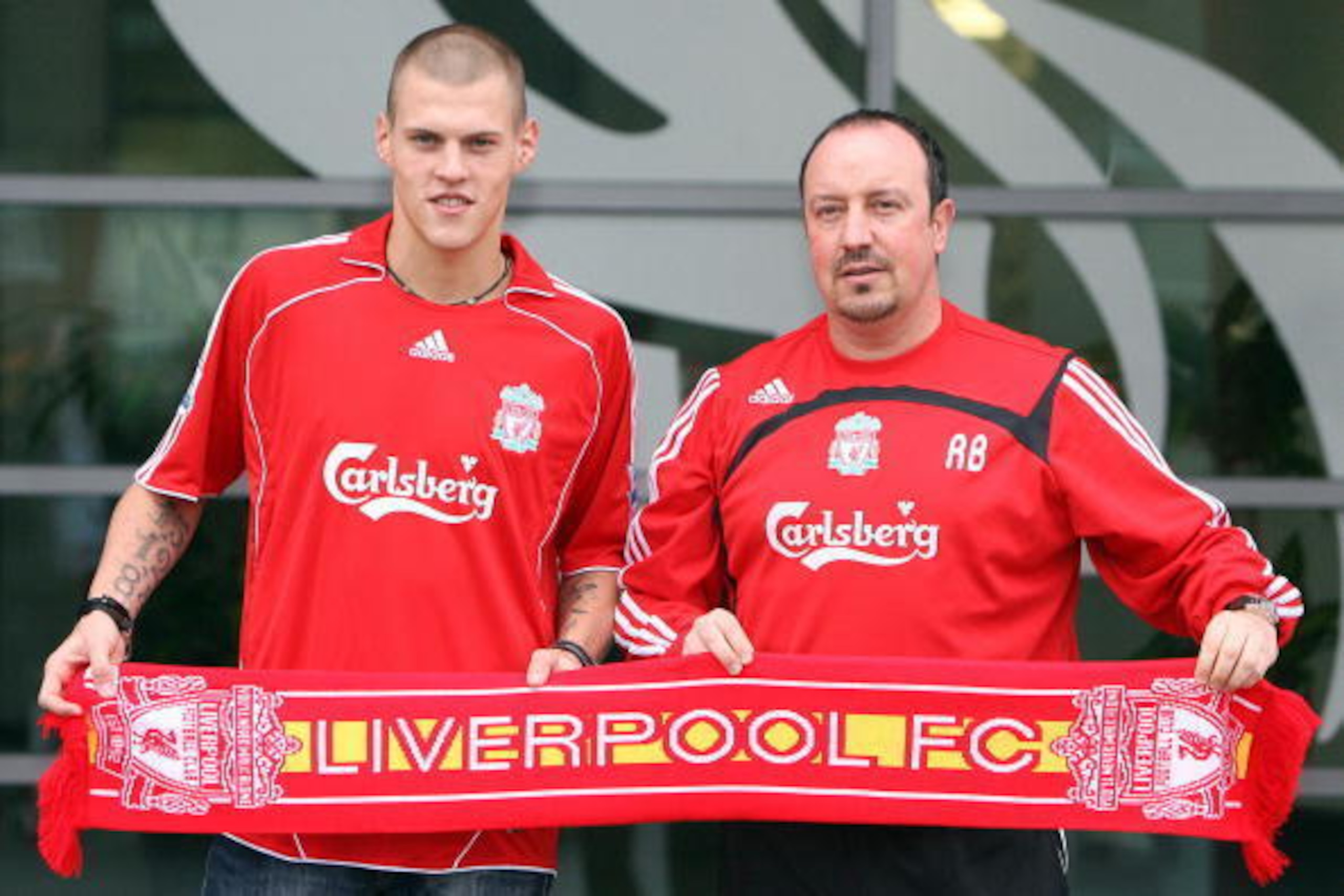 Slovakian footballer Martin Skrtel (L) poses for photographers with Liverpool manager Rafael Benitez after signing for the club at their Melwood training ground in Liverpool, north-west England, 11 January 2008. Defender Skrtel joins the club from Zenit S