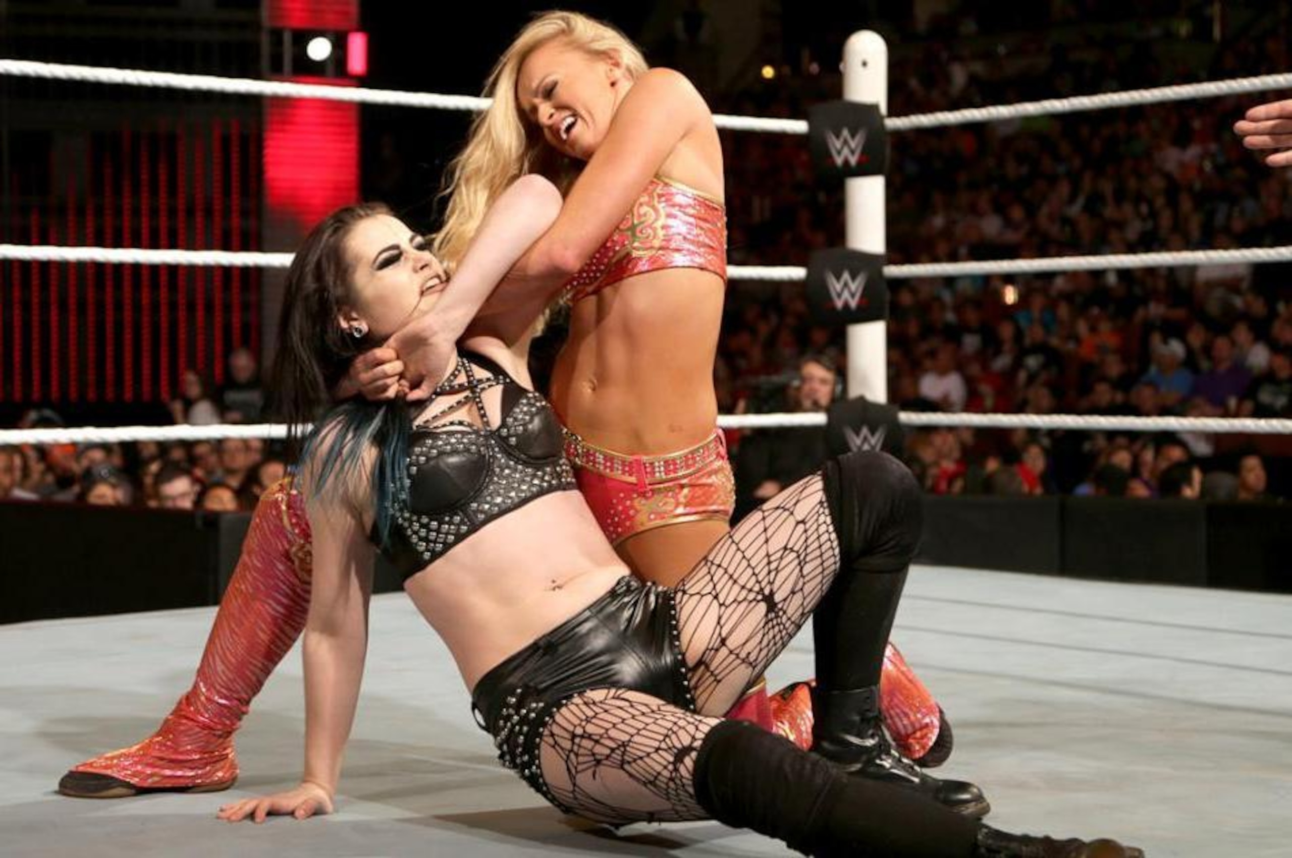 Summer Rae grounds Paige on Raw.
