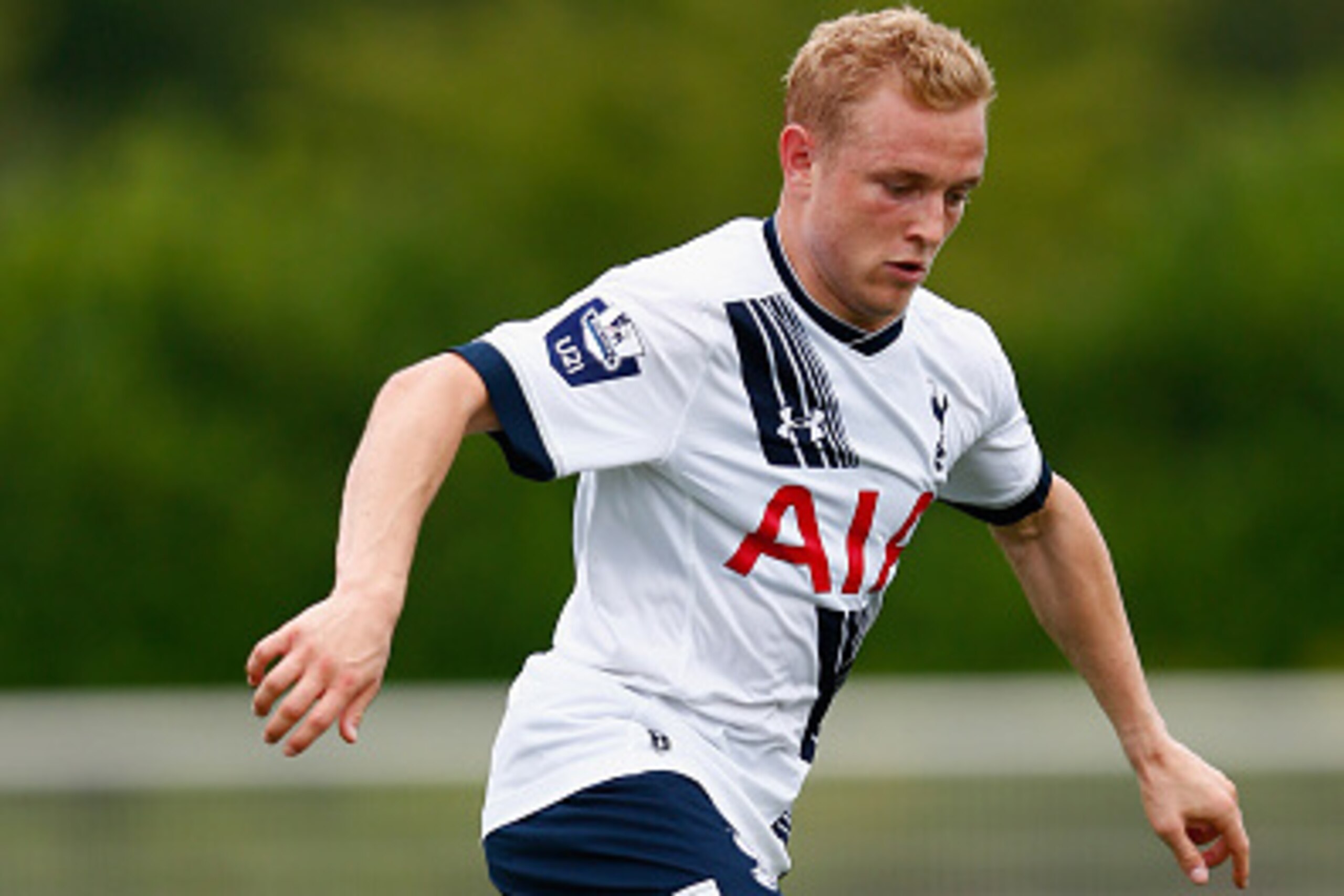 ENFIELD, ENGLAND - AUGUST 10:  Alex Pritchard of Spurs in action during the Barclays U21 Premier League match between Tottenham Hotspur U21 and Everton U21 at Tottenham Hotspur Training Ground on August 10, 2015 in Enfield, England.  (Photo by Julian Finn