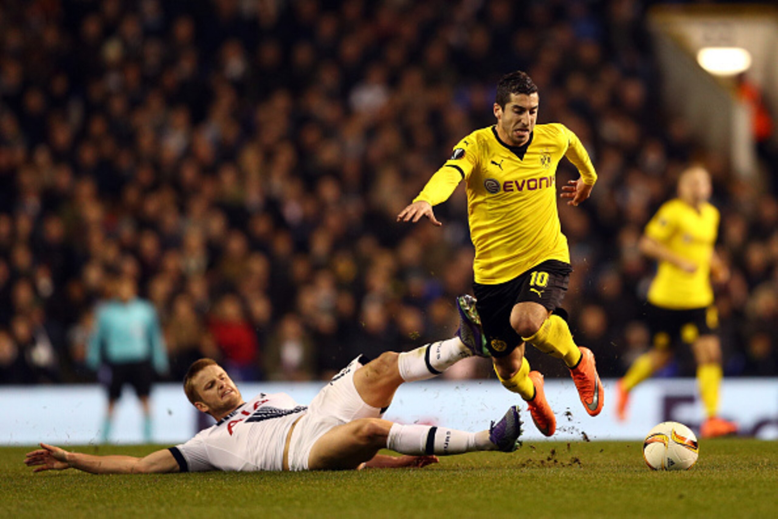 LONDON, ENGLAND - MARCH 17: Henrikh Mkhitaryan of Borussia Dortmund evades Eric Dier of Tottenham Hotspur during the UEFA Europa League round of 16, second leg match between Tottenham Hotspur and Borussia Dortmund at White Hart Lane on March 17, 2016 in LONDON, ENGLAND - MARCH 17: Henrikh Mkhitaryan of Borussia Dortmund evades Eric Dier of Tottenham Hotspur during the UEFA Europa League round of 16, second leg match between Tottenham Hotspur and Borussia Dortmund at White Hart Lane on March 17, 2016 in