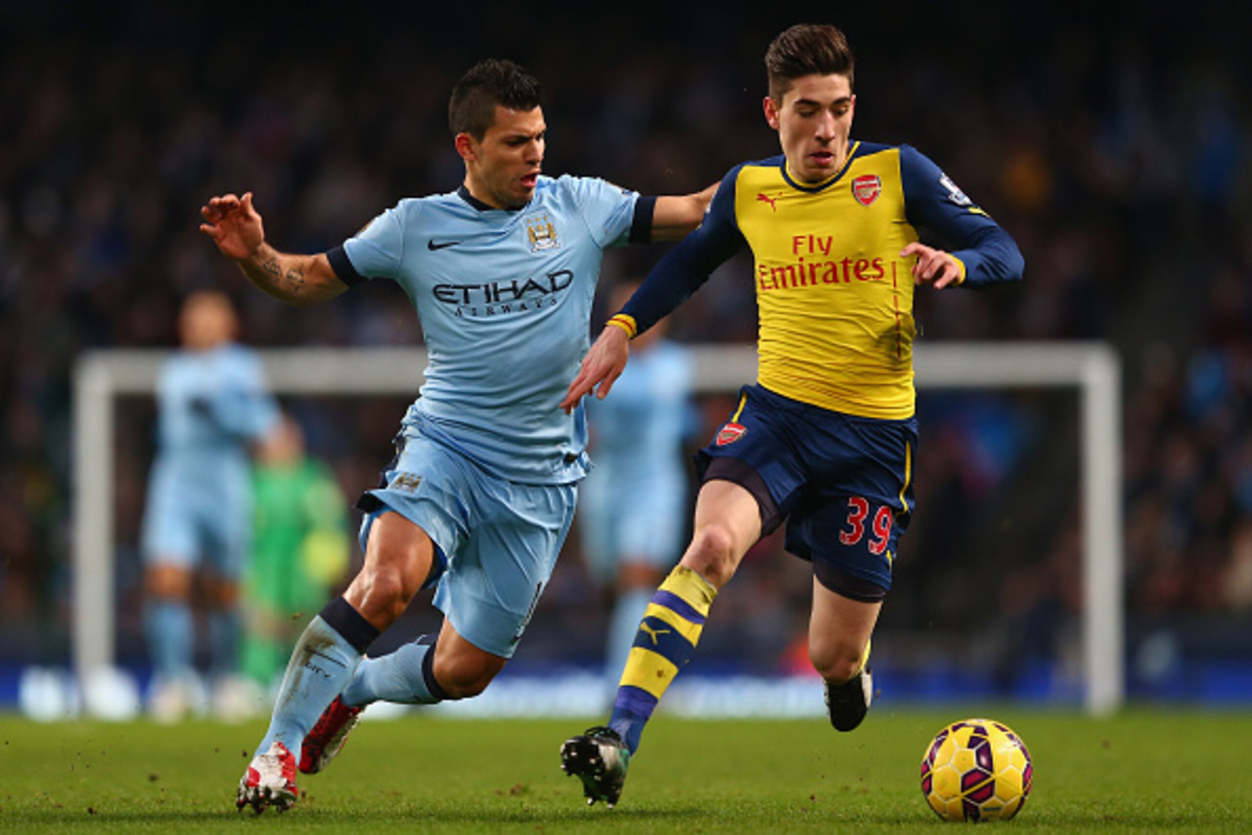 MANCHESTER, ENGLAND - JANUARY 18: Sergio Aguero of Manchester City challenges  Hector Bellerin of Arsenal during the Barclays Premier League match between Manchester City and Arsenal at the Etihad Stadium on January 18, 2015 in Manchester, England.  (Phot
