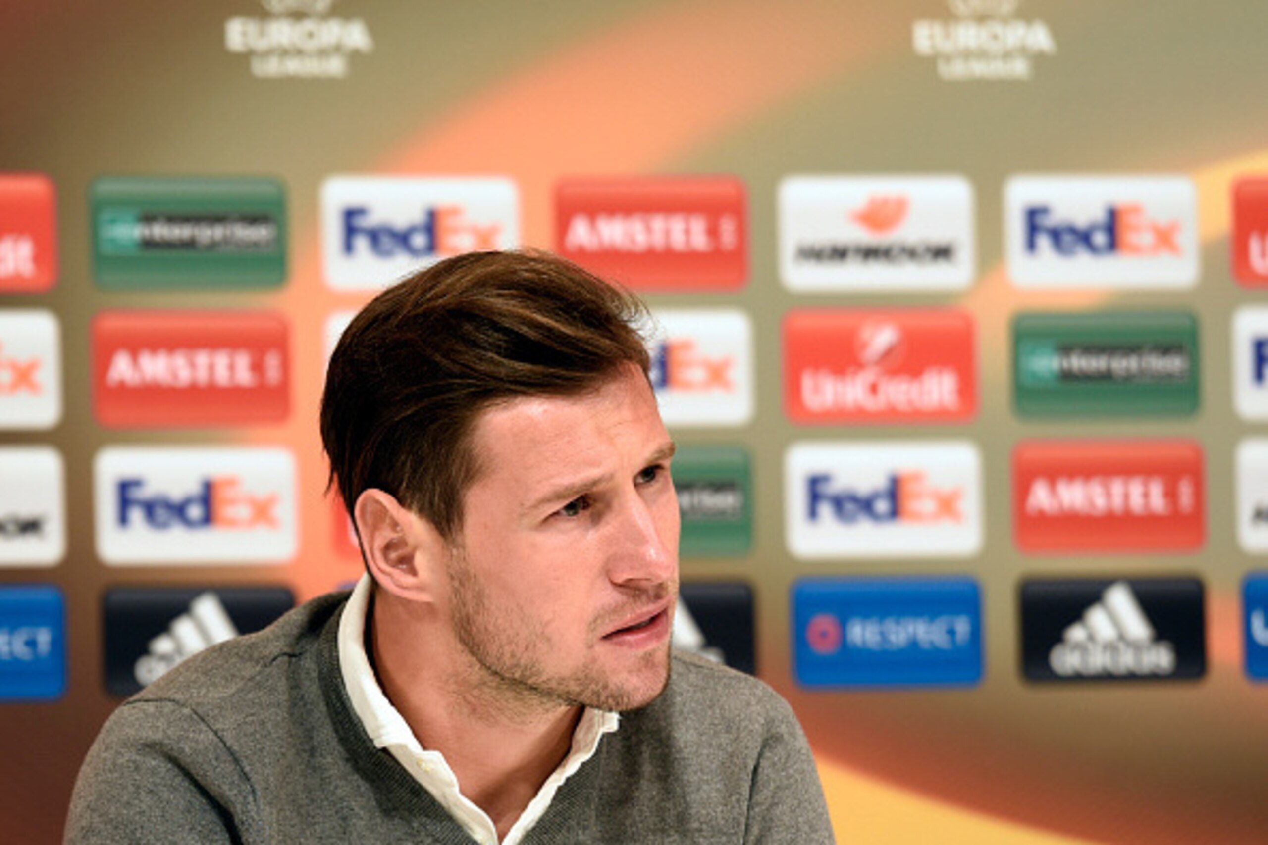 Sevilla's Polish midfielder Grzegorz Krychowiak gives a press conference at the San Mames stadium in Bilbao on April 6, 2016 on the eve of the UEFA Europa League quarter finals first leg football match Athletic Club Bilbao vs Sevilla FC. / AFP / ANDER GIL