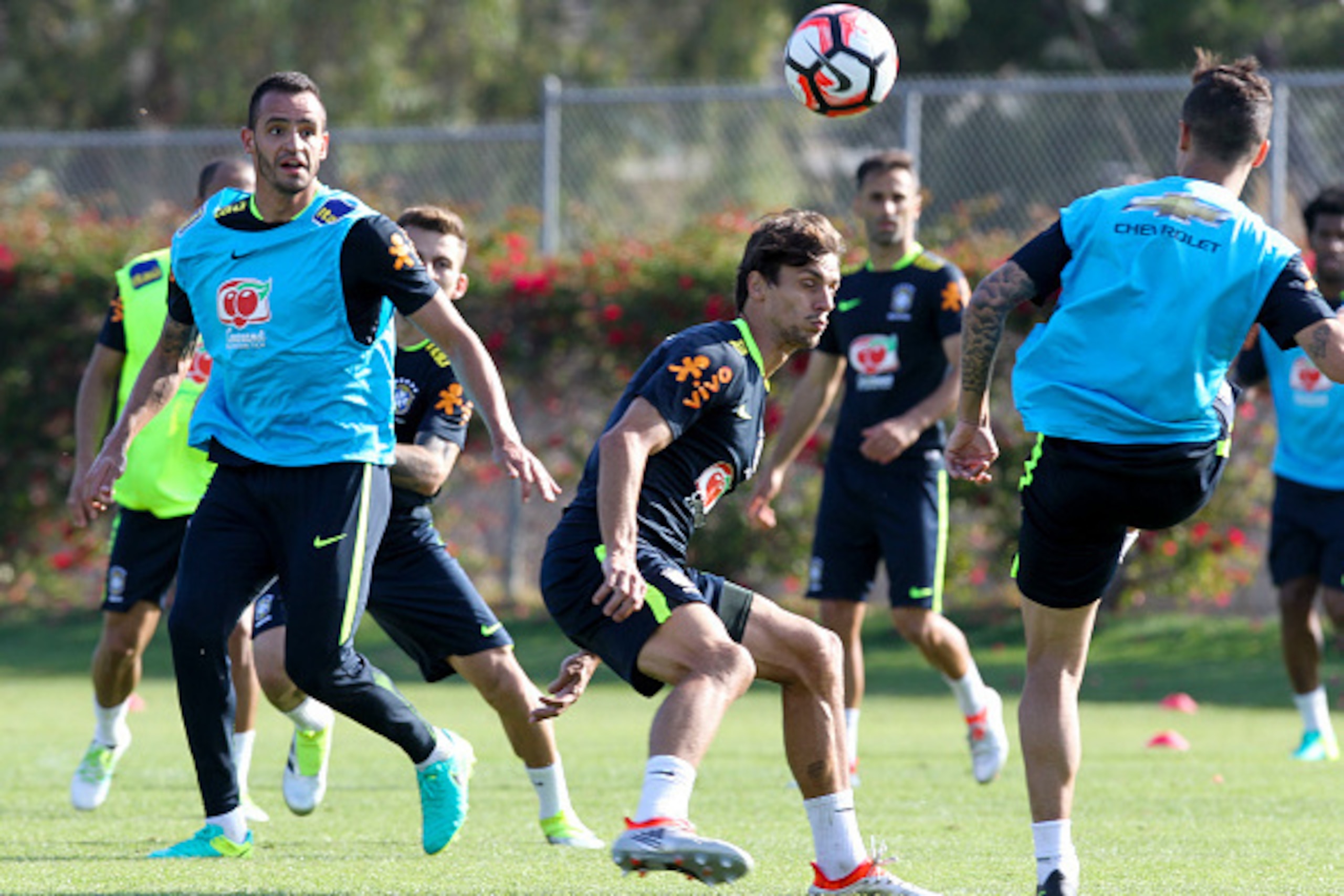 Brazilian national team footballers Lucas Lima (L) and Renato Augusto (R) during a training session June 1, 2016 in Los Angeles, California, in preparation for the Copa America 2016. / AFP / RINGO CHIU (Photo credit should read RINGO CHIU/AFP/Get Brazilian national team footballers Lucas Lima (L) and Renato Augusto (R) during a training session June 1, 2016 in Los Angeles, California, in preparation for the Copa America 2016. / AFP / RINGO CHIU (Photo credit should read RINGO CHIU/AFP/Get