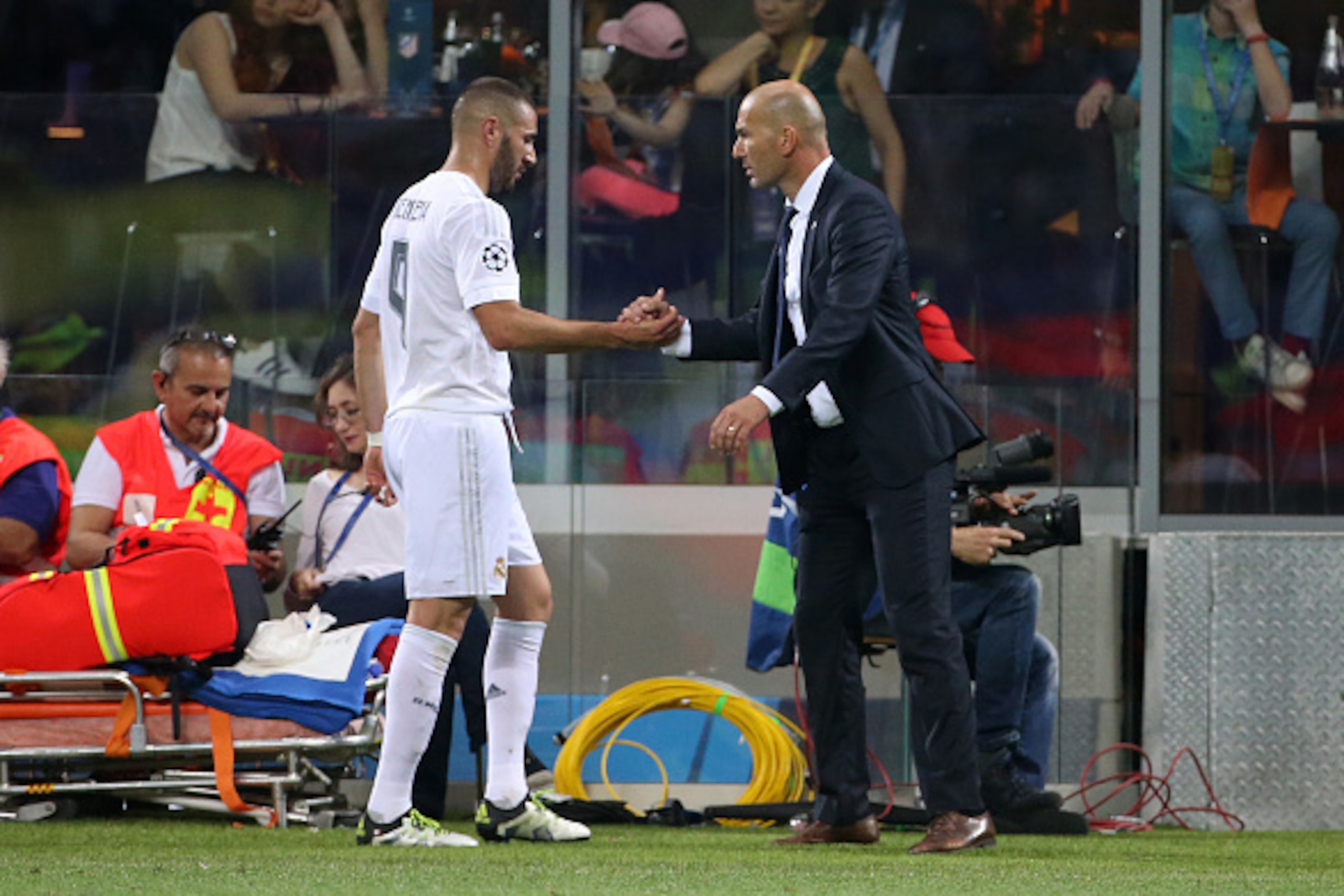 MILAN, ITALY - MAY 28: Coach of Real Madrid Zinedine Zidane greets Karim Benzema when he's replaced during the UEFA Champions League final between Real Madrid and Club Atletico Madrid at Stadio Giuseppe Meazza, San Siro on May 28, 2016 in Milan, Italy. (P