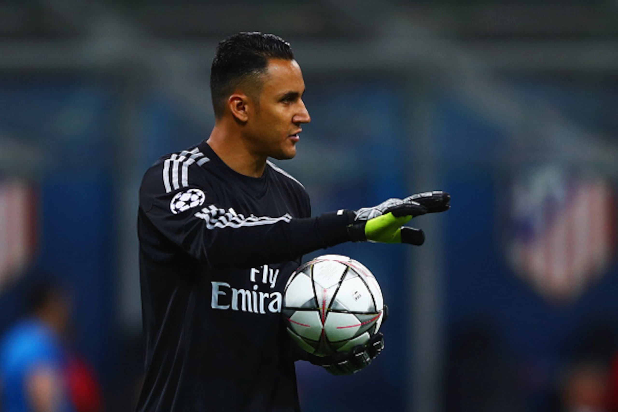 MILAN, ITALY - MAY 28: Keylor Navas of Real Madrid signals during the UEFA Champions League Final match between Real Madrid and Club Atletico de Madrid at Stadio Giuseppe Meazza on May 28, 2016 in Milan, Italy. (Photo by Clive Rose/Getty Images) MILAN, ITALY - MAY 28: Keylor Navas of Real Madrid signals during the UEFA Champions League Final match between Real Madrid and Club Atletico de Madrid at Stadio Giuseppe Meazza on May 28, 2016 in Milan, Italy. (Photo by Clive Rose/Getty Images)