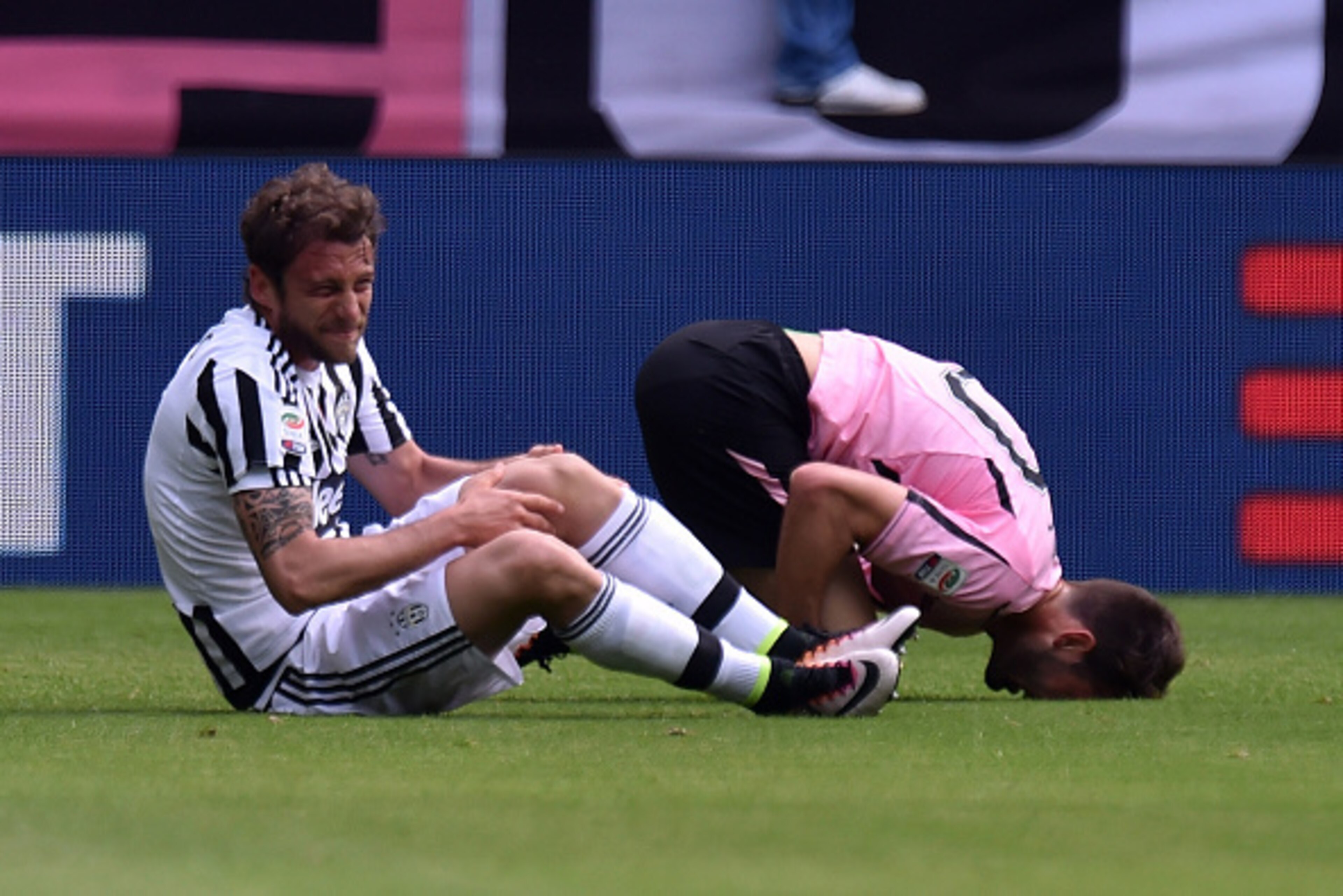 TURIN, ITALY - APRIL 17:  Claudio Marchisio (L) of Juventus and Franco Vazquez of Palermo lie on the pitch after an injury during the Serie A match between Juventus FC and US Citta di Palermo at Juventus Arena on April 17, 2016 in Turin, Italy.  (Photo by