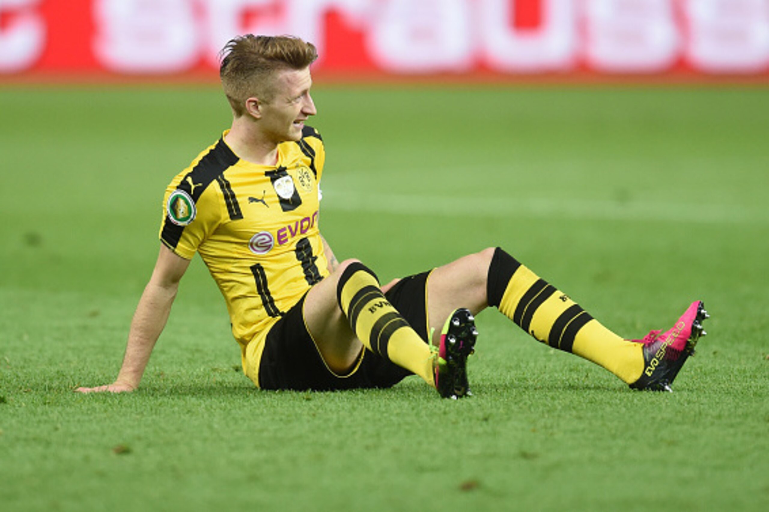 Dortmund's midfielder Marca Reus sits at the field during the German Cup (DFB Pokal) final football match Bayern Munich vs Borussia Dortmund at the Olympic stadium in Berlin on May 21, 2016. / AFP / CHRISTOF STACHE / RESTRICTIONS: ACCORDING TO DFB RULES I