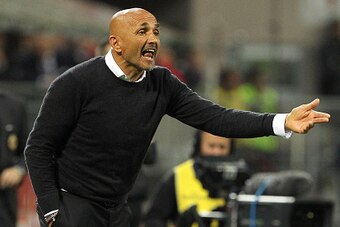 MILAN, ITALY - MAY 14:  AS Roma coach Luciano Spalletti shouts to his players during the Serie A match between AC Milan and AS Roma at Stadio Giuseppe Meazza on May 14, 2016 in Milan, Italy.  (Photo by Marco Luzzani/Getty Images)