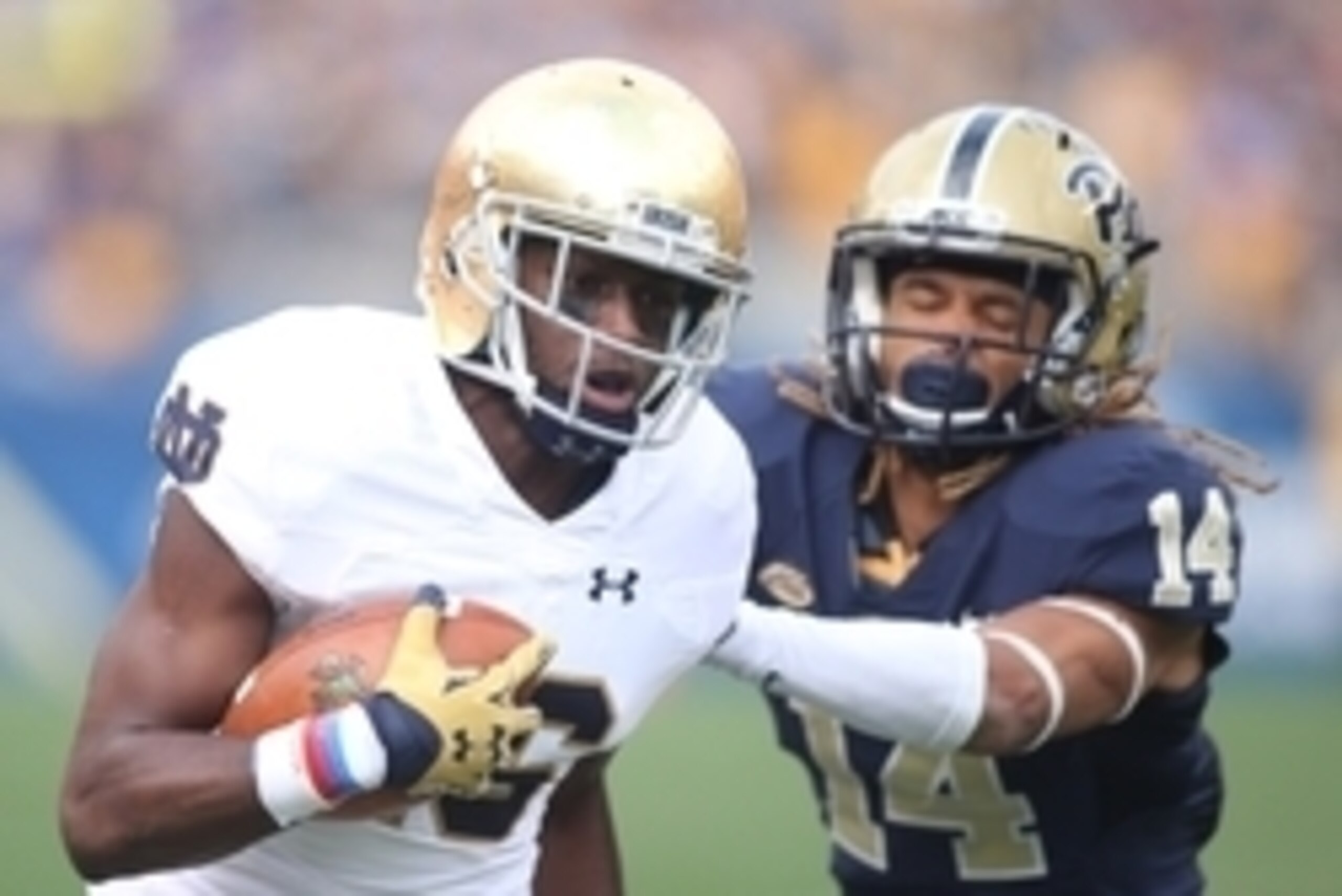 Nov 7, 2015; Pittsburgh, PA, USA; Notre Dame Fighting Irish wide receiver Torii Hunter Jr. (16) runs after a pass reception against Pittsburgh Panthers defensive back Avonte Maddox (14) during the third quarter at Heinz Field. Notre Dame won 42-30. Mandat