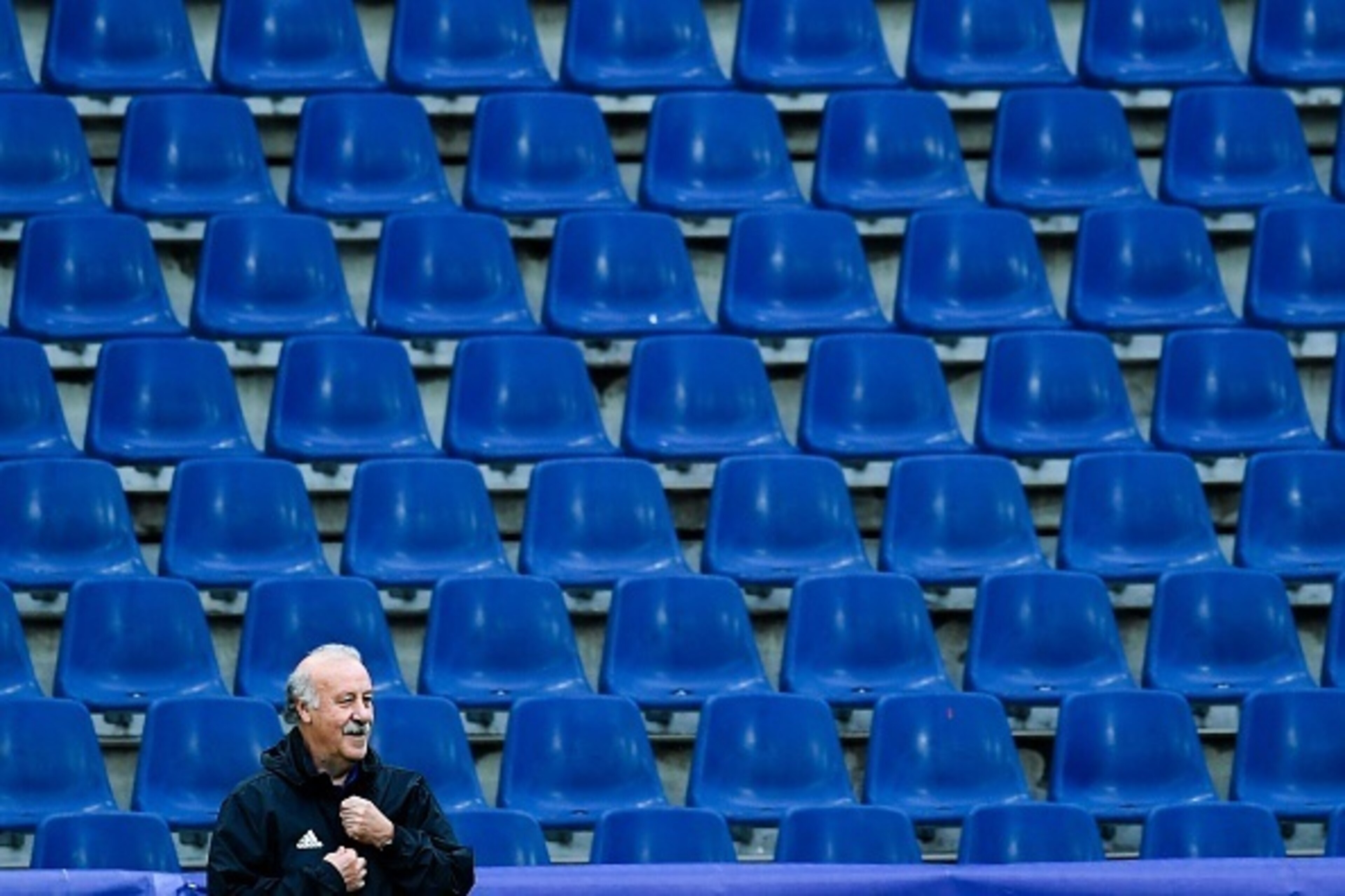 SALZBURG, AUSTRIA - MAY 31:  Head coach Vicente Del Bosque of Spain looks on during a training session at the Red Bull Arena stadium on May 31, 2016 in Salzburg, Austria.  (Photo by David Ramos/Getty Images)