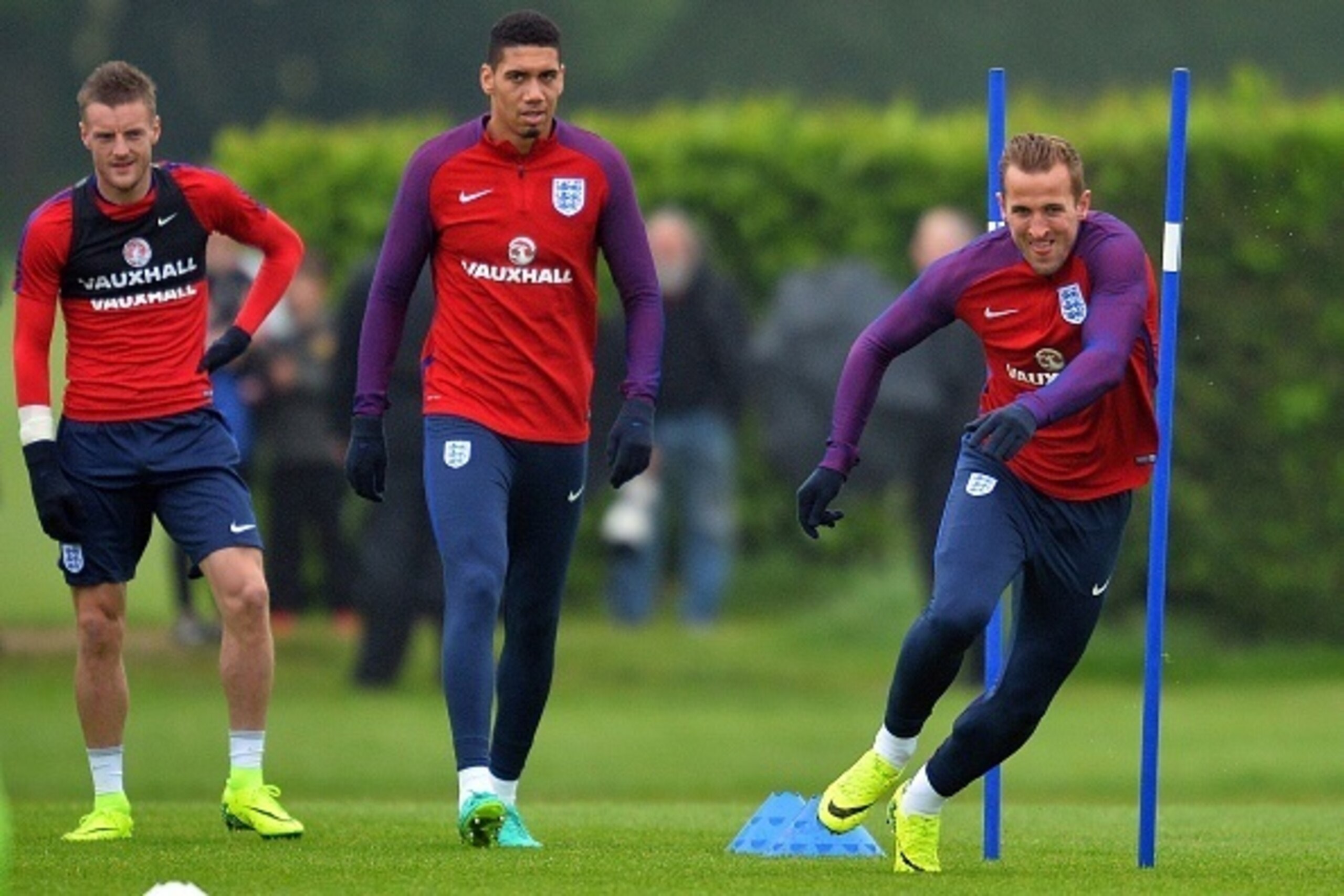 England's striker Jamie Vardy (L), England's defender Chris Smalling (C) and England's striker Harry Kane take part in a team training session in Watford, north of London, on June 1, 2016.
England are set to play Portugal in an international friendly foot