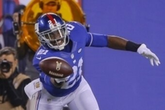 Nov 15, 2015; East Rutherford, NJ, USA;  New York Giants free safety Landon Collins (21) breaks up a pass during the third quarter against the New England Patriots at MetLife Stadium. New England Patriots defeat the New York Giants 27-26. Mandatory Credit