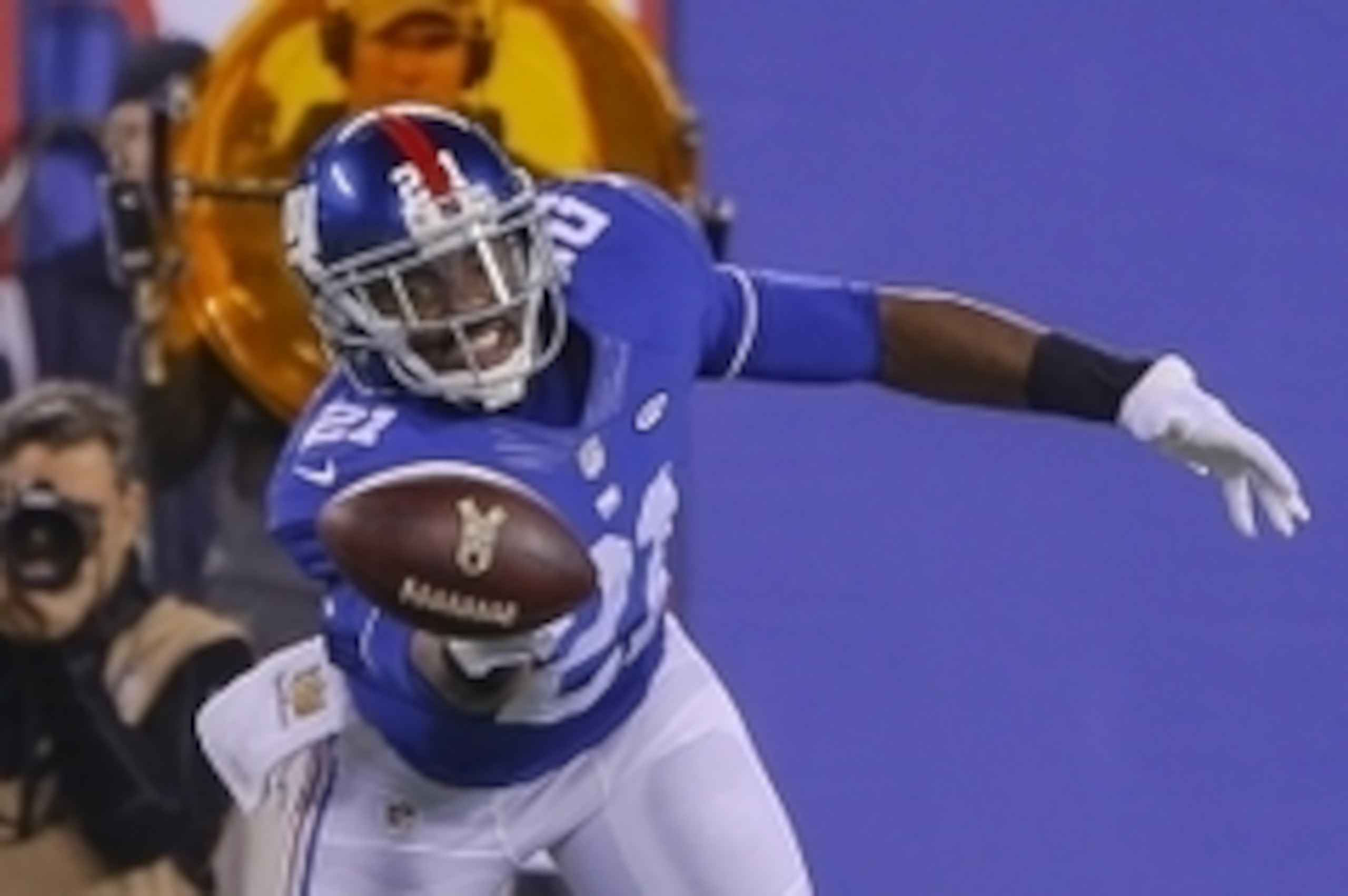 Nov 15, 2015; East Rutherford, NJ, USA;  New York Giants free safety Landon Collins (21) breaks up a pass during the third quarter against the New England Patriots at MetLife Stadium. New England Patriots defeat the New York Giants 27-26. Mandatory Credit
