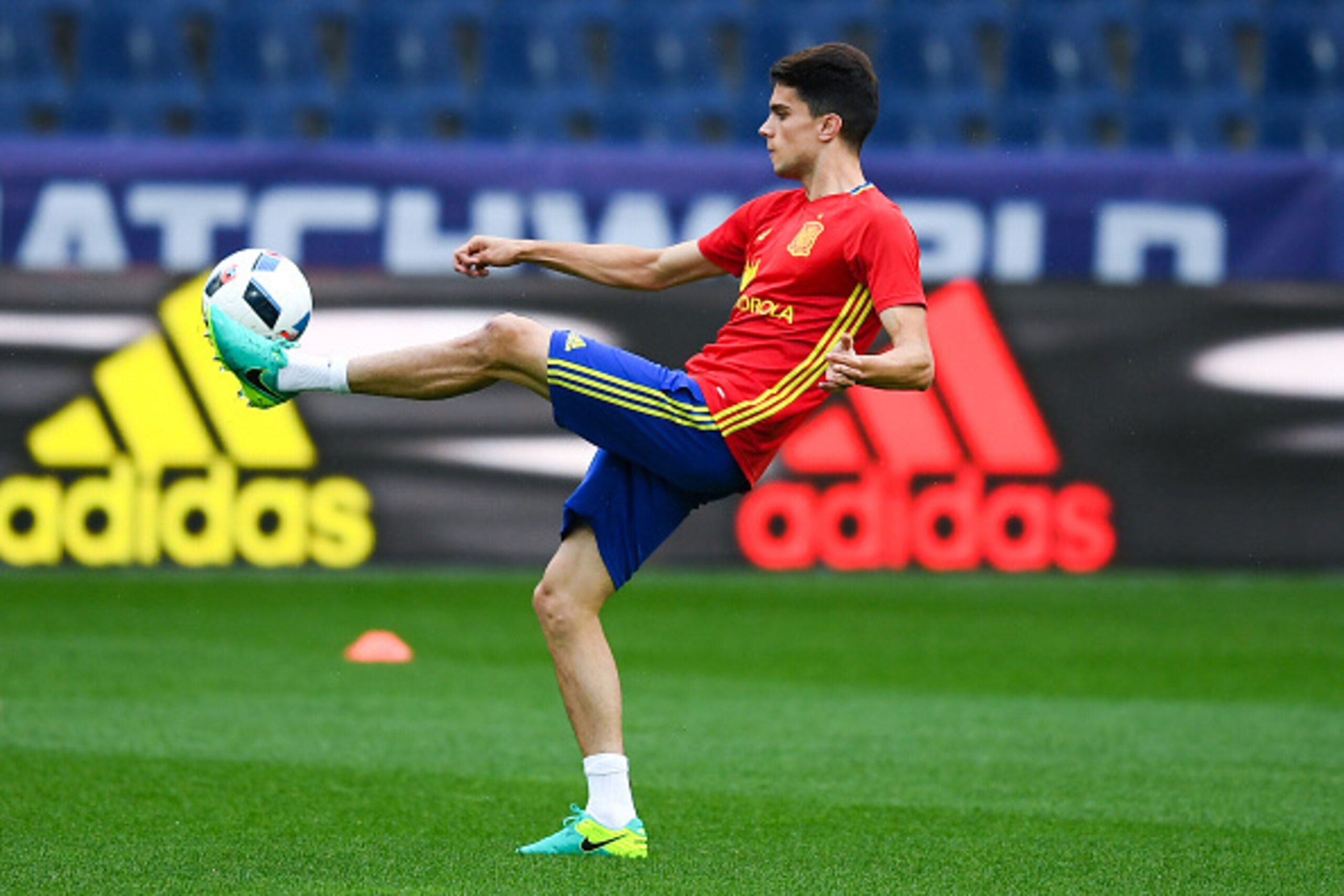 SALZBURG, AUSTRIA - MAY 31: Marc Bartra of Spain in action during a training session at the Red Bull Arena stadium on May 31, 2016 in Salzburg, Austria. (Photo by David Ramos/Getty Images) SALZBURG, AUSTRIA - MAY 31: Marc Bartra of Spain in action during a training session at the Red Bull Arena stadium on May 31, 2016 in Salzburg, Austria. (Photo by David Ramos/Getty Images)