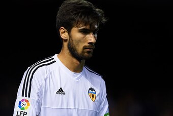 VALENCIA, SPAIN - FEBRUARY 10:  Andre Gomes of Valencia reacts during the Copa del Rey Semi Final, second leg match between Valencia CF and FC Barcelona at Estadio Mestalla on February 10, 2016 in Valencia, Spain.  (Photo by Manuel Queimadelos Alonso/Gett