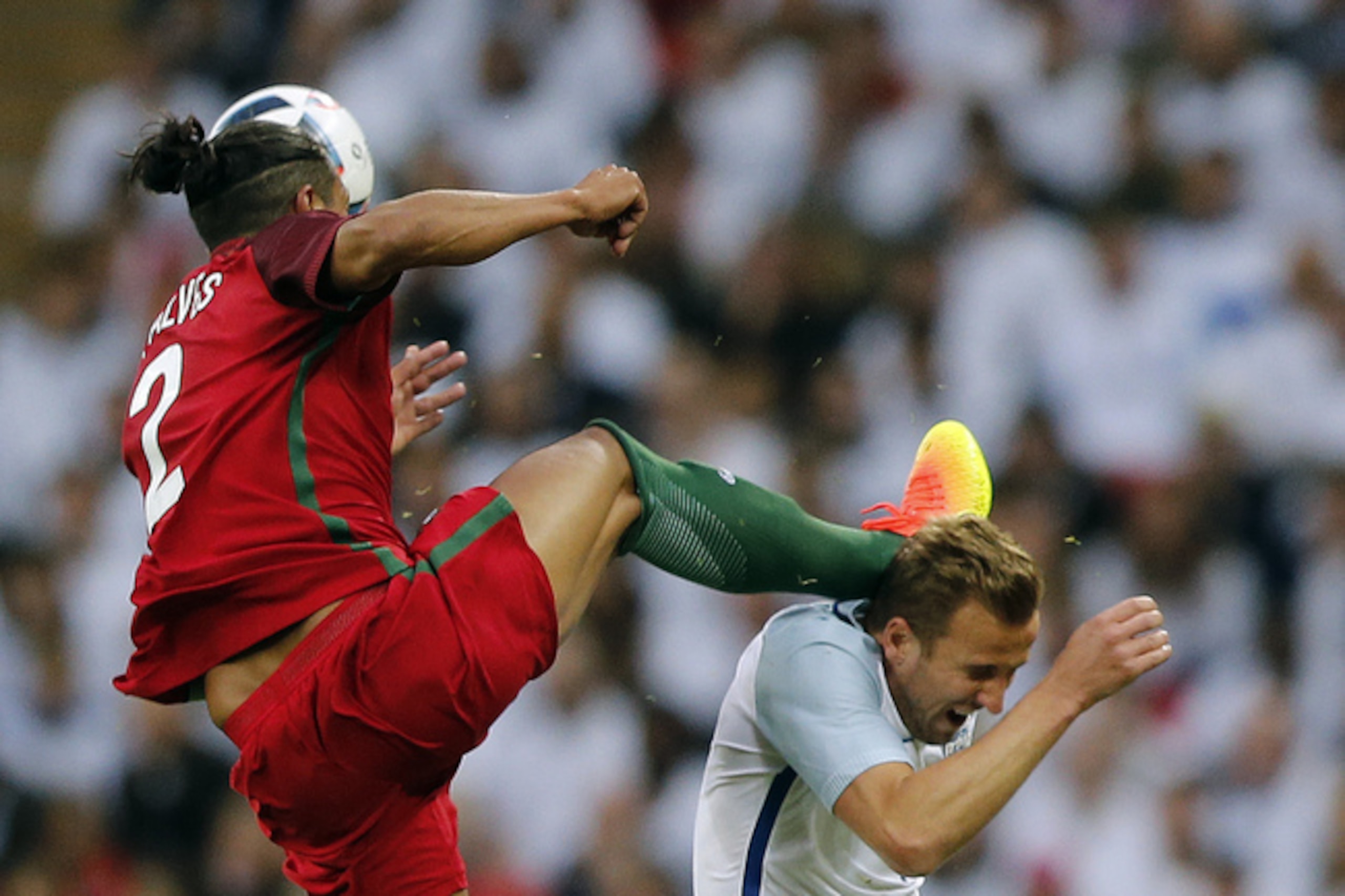 Harry Kane's wide threat was seen when a run down the right wing led to Bruno Alves' sending off. This was not enough to compensate for keeping the Premier League's Golden Boot winner so far away from goal.