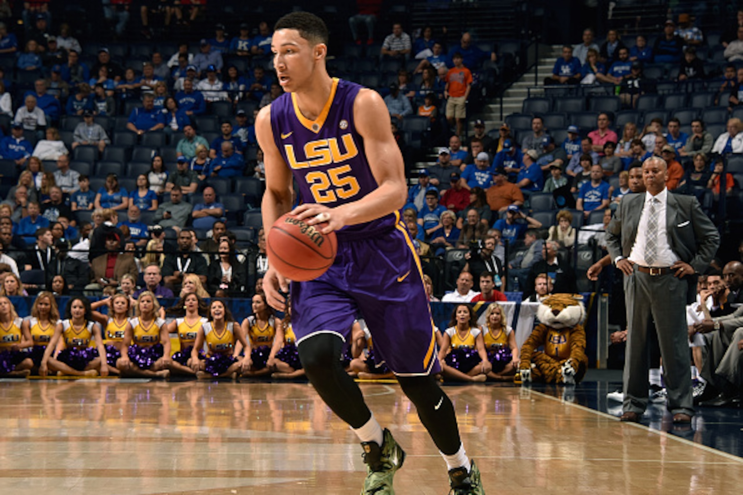 NASHVILLE, TENNESSEE - MARCH 12:  Ben Simmons #25 of the LSU Tigers plays against the Texas A&M Aggies in an SEC Basketball Tournament Semifinals game at Bridgestone Arena on March 12, 2016 in Nashville, Tennessee.  (Photo by Frederick Breedon/Getty Image