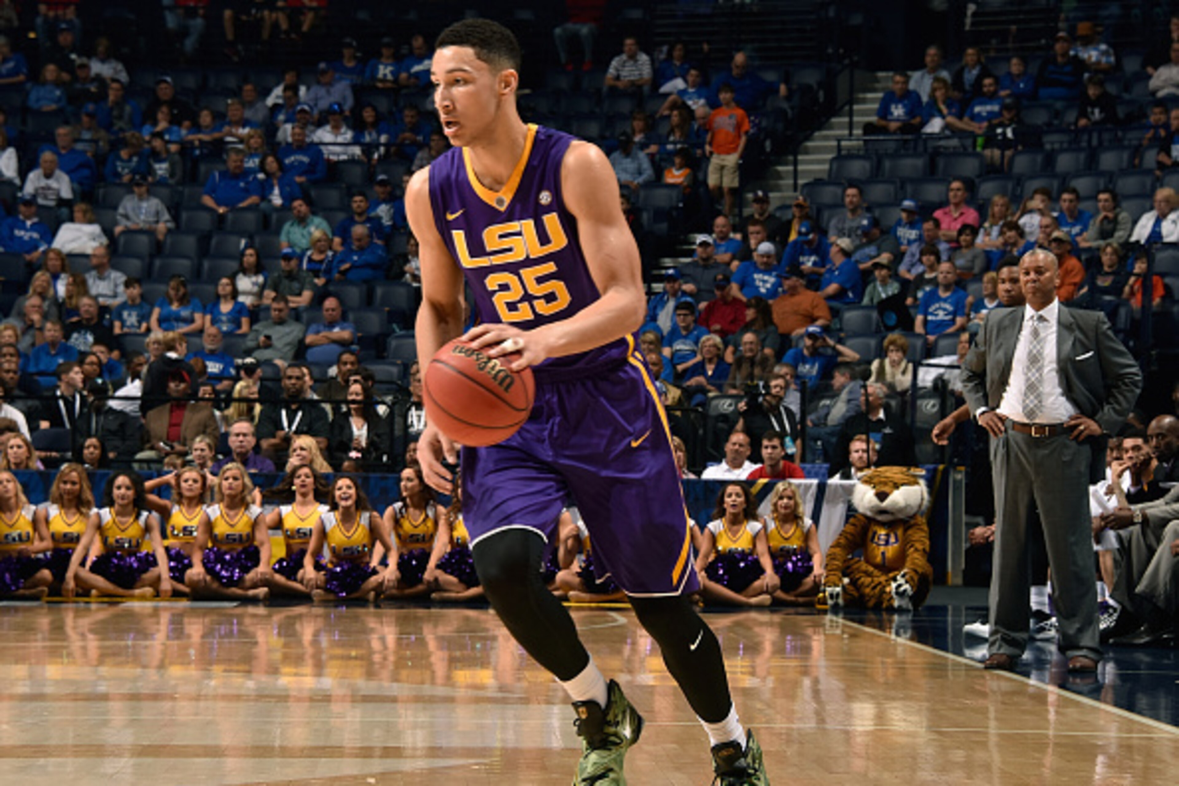 NASHVILLE, TENNESSEE - MARCH 12:  Ben Simmons #25 of the LSU Tigers plays against the Texas A&M Aggies in an SEC Basketball Tournament Semifinals game at Bridgestone Arena on March 12, 2016 in Nashville, Tennessee.  (Photo by Frederick Breedon/Getty Image