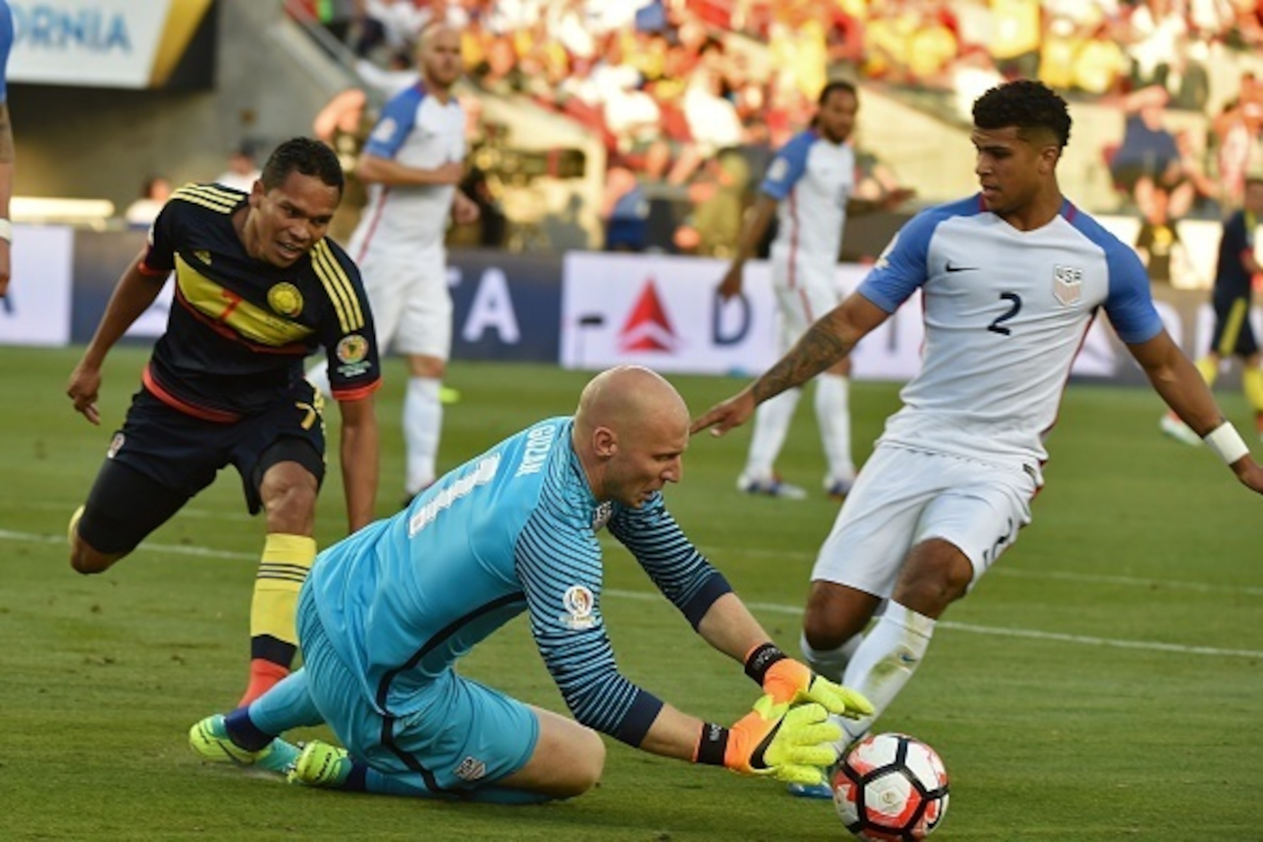 USA's Brad Guzan dives to grab the ball next to Colombia's Carlos Bacca and USA's DeAndre Yedlin during the Copa America Centenario football tournament in Santa Clara, California, United States, on June 3, 2016. / AFP / MARK RALSTON        (Photo credit s