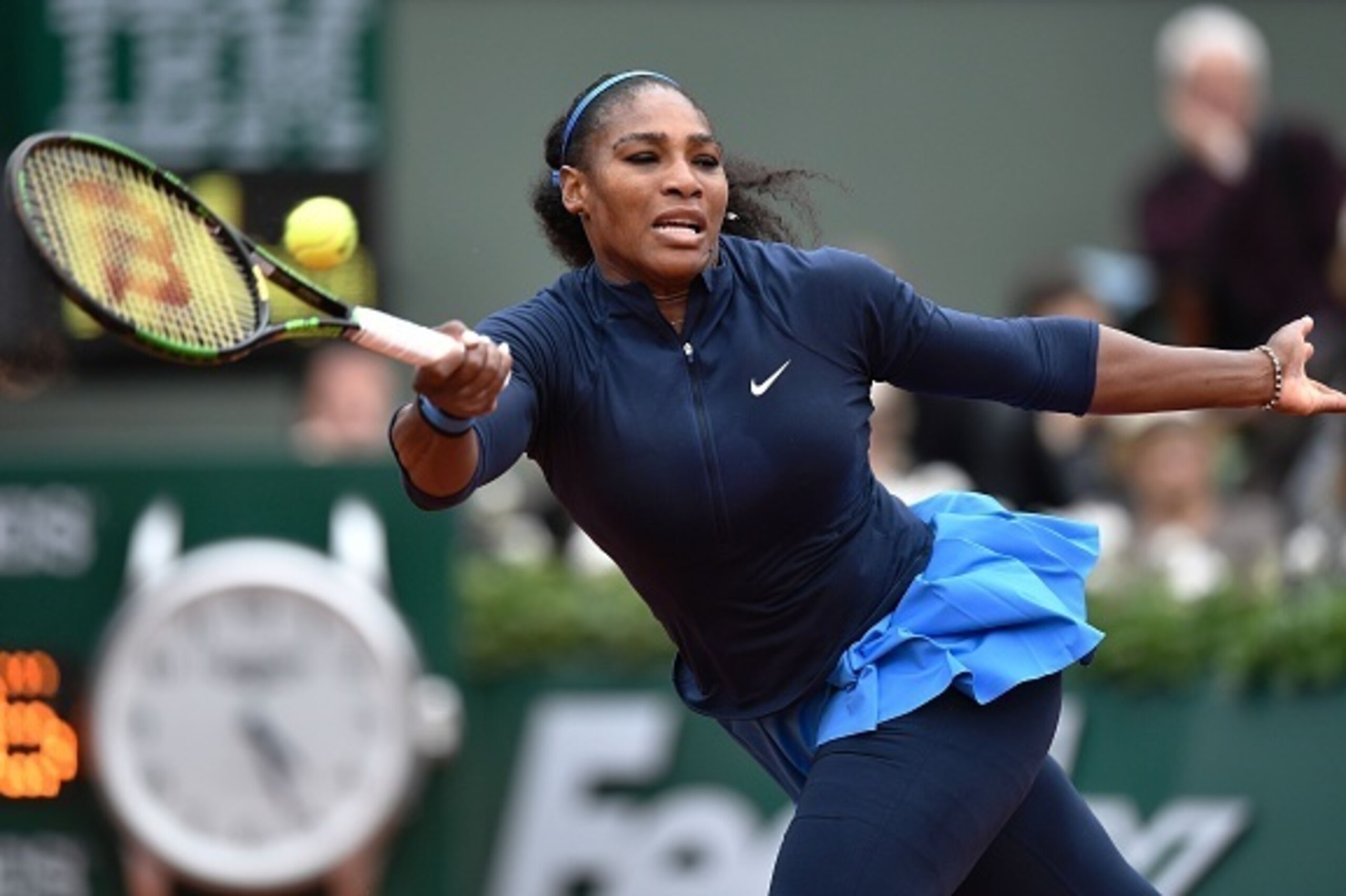 The US's Serena Williams returns the ball to Spain's Garbine Muguruza during their women's final match at the Roland Garros 2016 French Tennis Open in Paris on June 4, 2016. / AFP / PHILIPPE LOPEZ (Photo credit should read PHILIPPE LOPEZ/AFP/Getty The US's Serena Williams returns the ball to Spain's Garbine Muguruza during their women's final match at the Roland Garros 2016 French Tennis Open in Paris on June 4, 2016. / AFP / PHILIPPE LOPEZ (Photo credit should read PHILIPPE LOPEZ/AFP/Getty