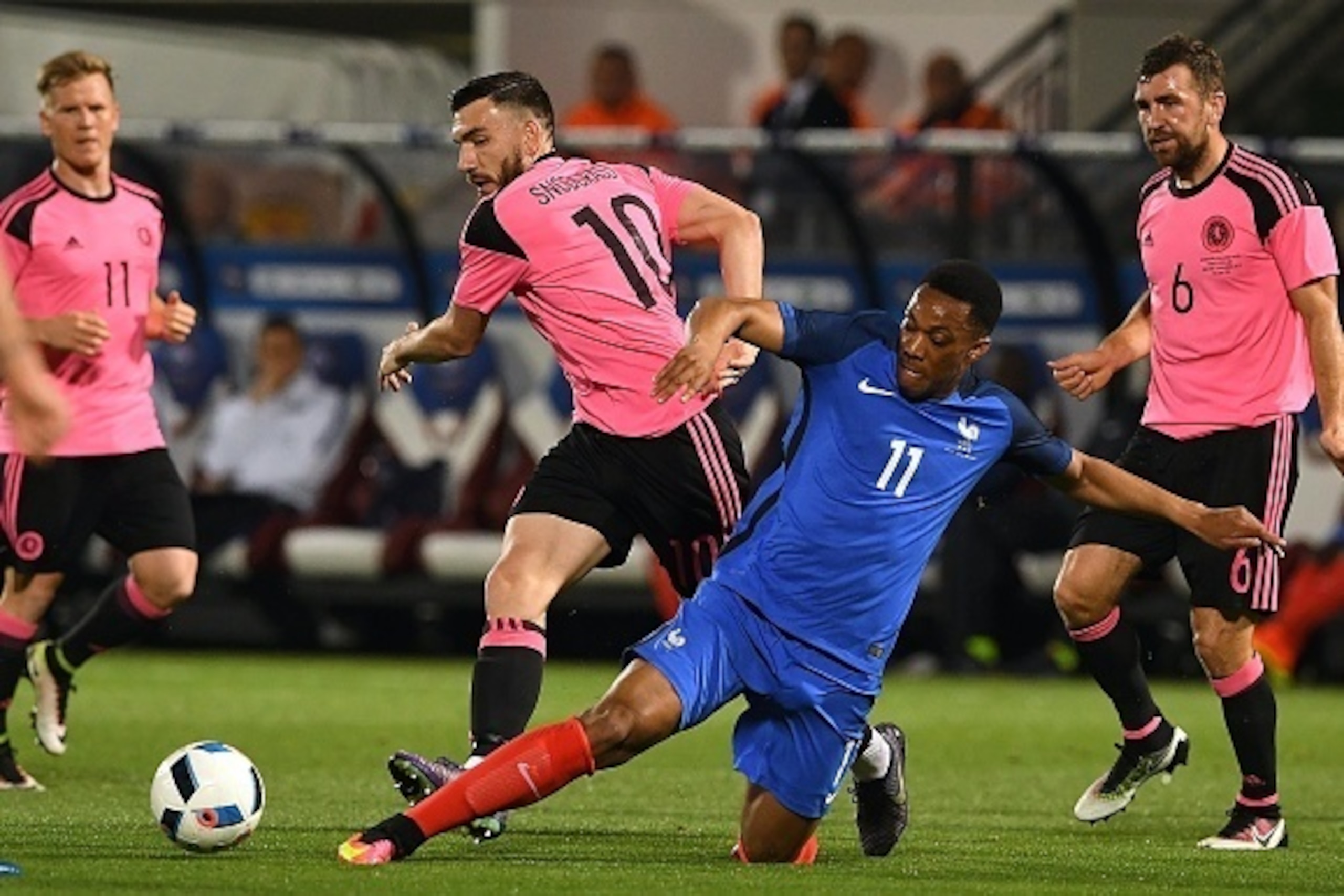 France's forward Anthony Martial (r) vies with Scotland's midfielder Robert Snodgrass (L) during the friendly football match France vs Scotland at the St Symphorien Stadium  in Metz, eastern France, on June 4, 2016.   / AFP / FRANCK FIFE        (Photo cre