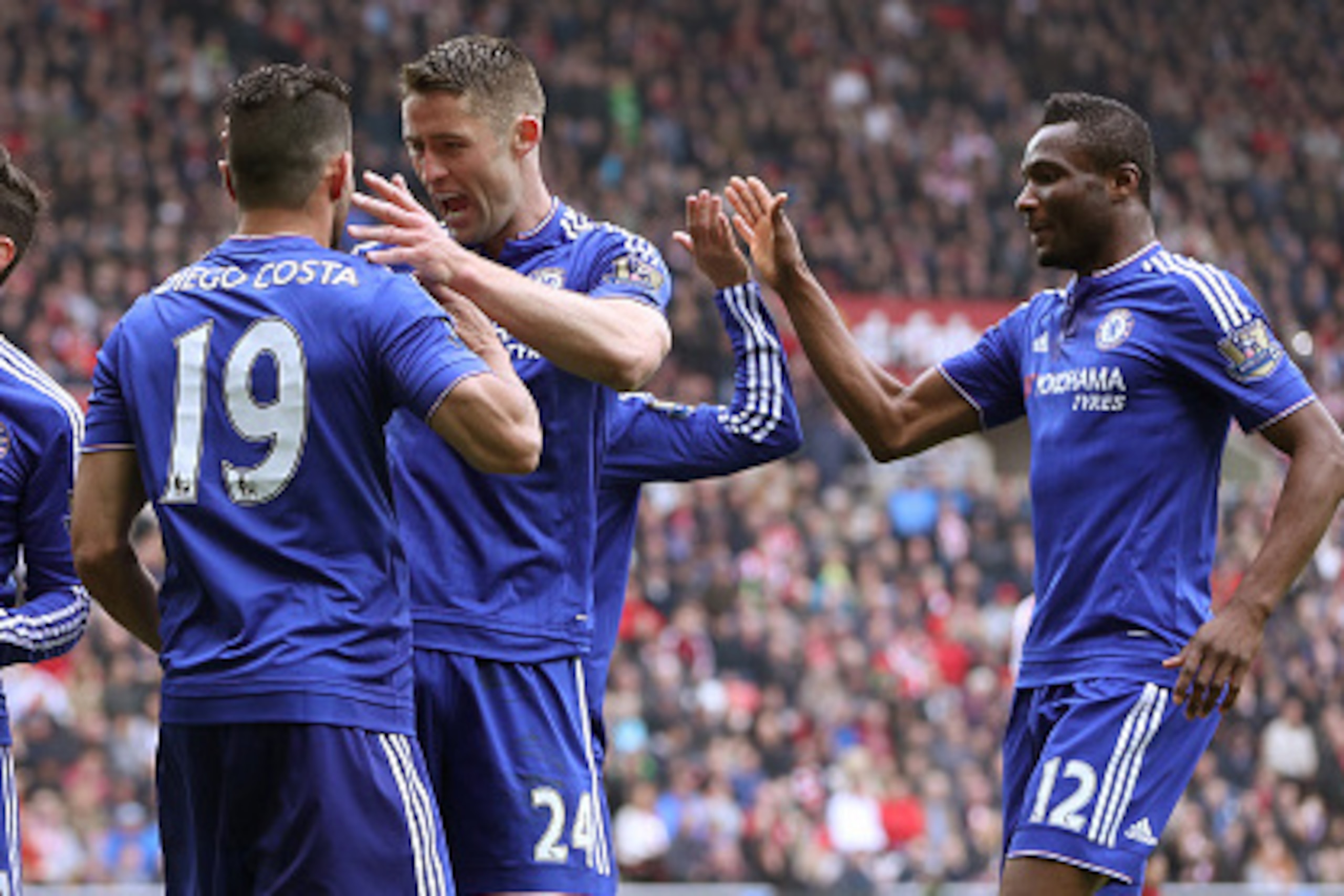 SUNDERLAND, ENGLAND - MAY 07:  Diego Costa (2nd L) of Chelsea celebrates scoring his team's first goal with his team mates during the Barclays Premier League match between Sunderland and Chelsea at the Stadium of Light on May 7, 2016 in Sunderland, United