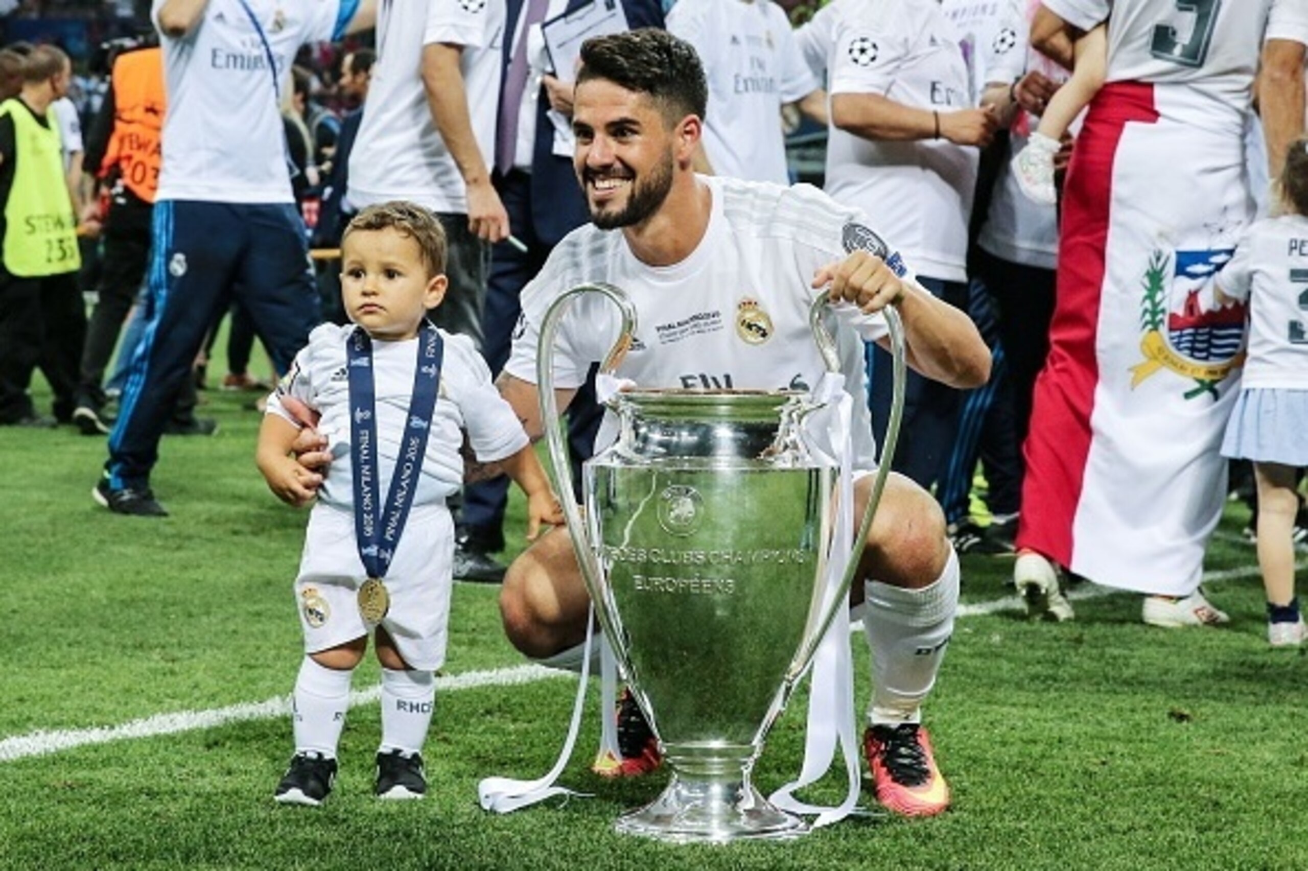 Isco of Real Madrid with his son during the UEFA Champions League final match between Real Madrid and Atletico Madrid on May 28, 2016 at the Giuseppe Meazza San Siro stadium in Milan, Italy.(Photo by VI Images via Getty Images)