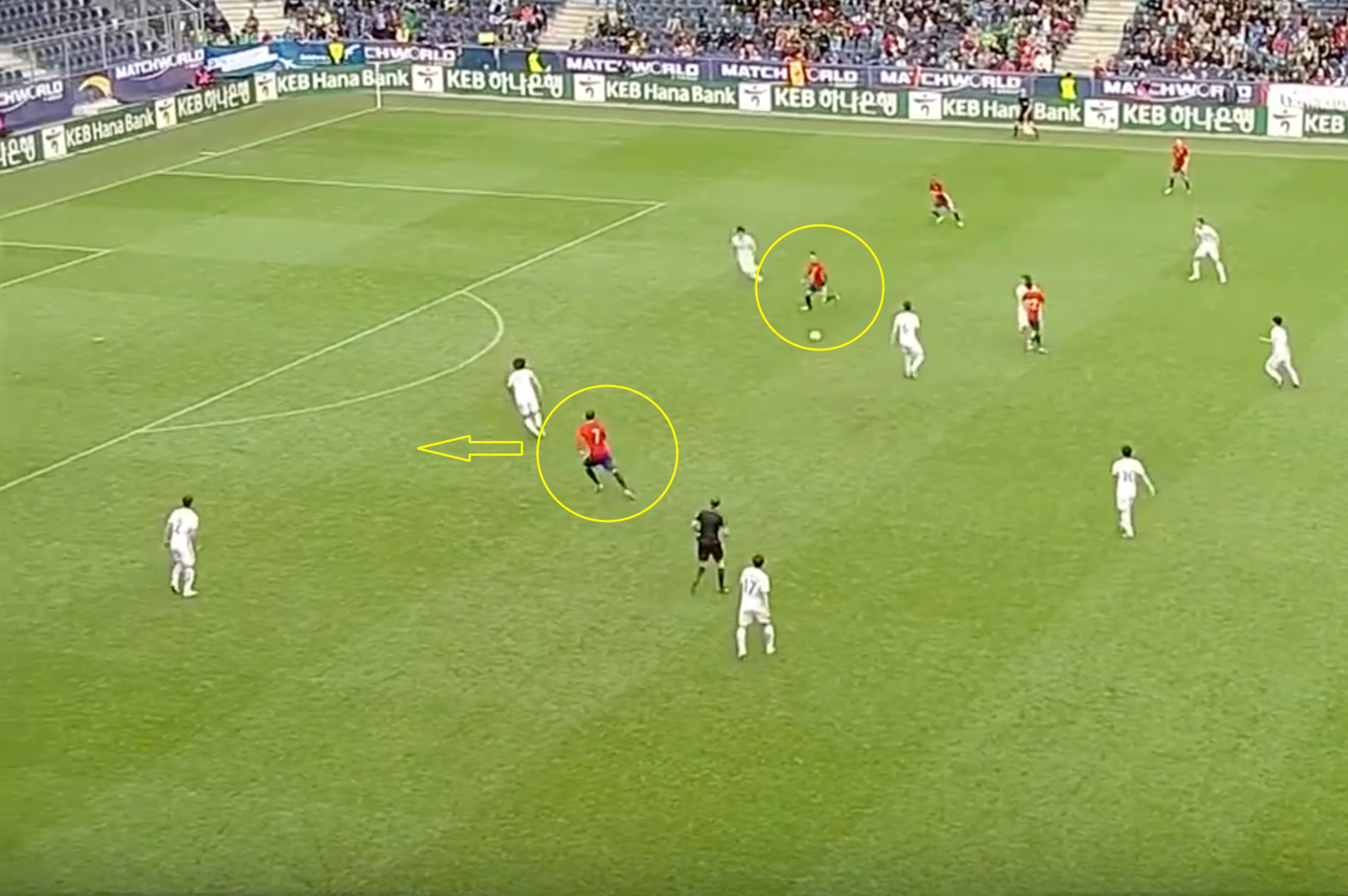 Aduriz's run opens the door for Morata.