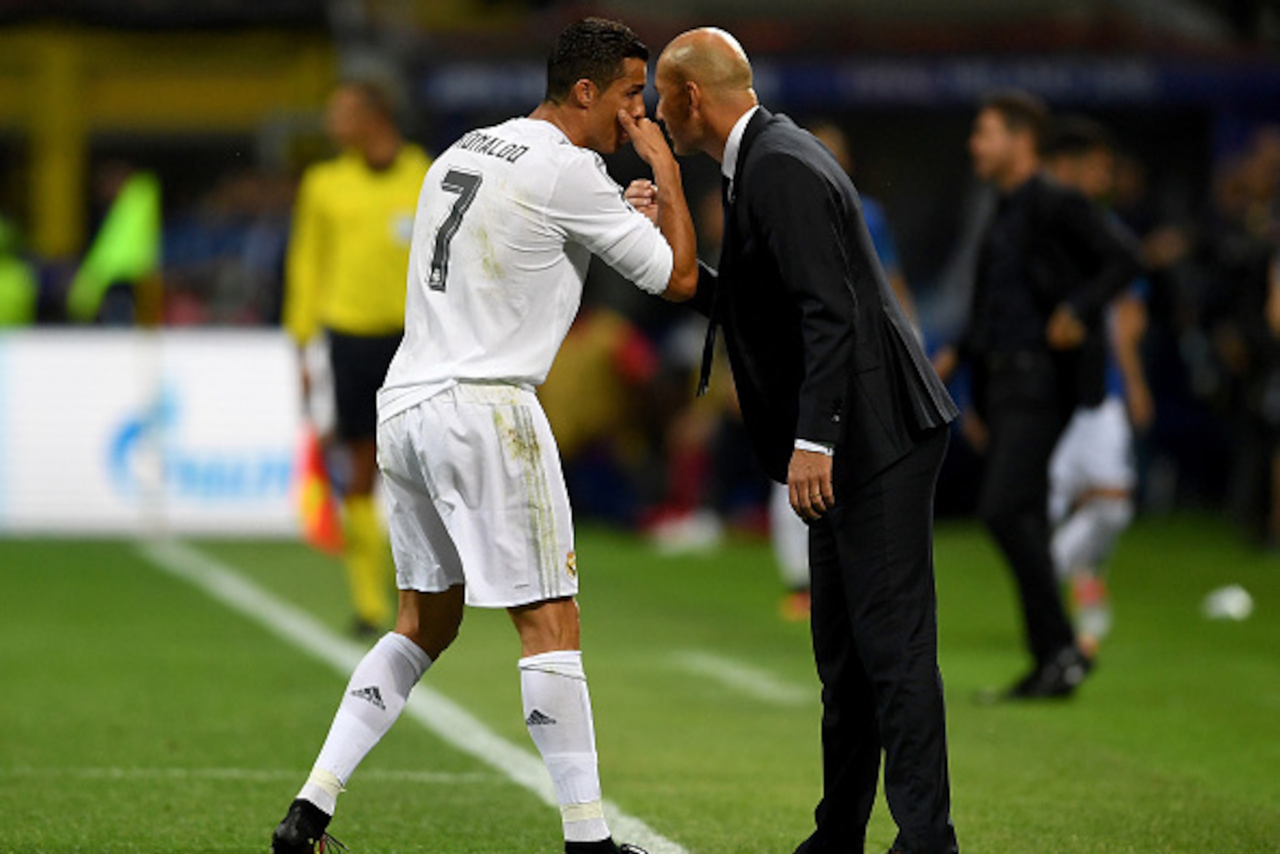 MILAN, ITALY - MAY 28:  Cristiano Ronaldo of Real Madrid  speaks to head coach Zinedine Zidane during the UEFA Champions League Final match between Real Madrid and Club Atletico de Madrid at Stadio Giuseppe Meazza on May 28, 2016 in Milan, Italy.  (Photo 