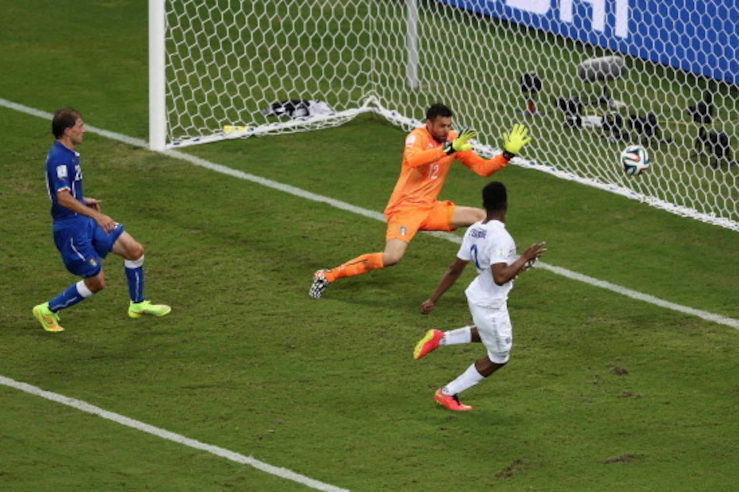 MANAUS, BRAZIL - JUNE 14:  Daniel Sturridge of England shoots and scores his team's first goal past Salvatore Sirigu of Italy during the 2014 FIFA World Cup Brazil Group D match between England and Italy at Arena Amazonia on June 14, 2014 in Manaus, Brazi
