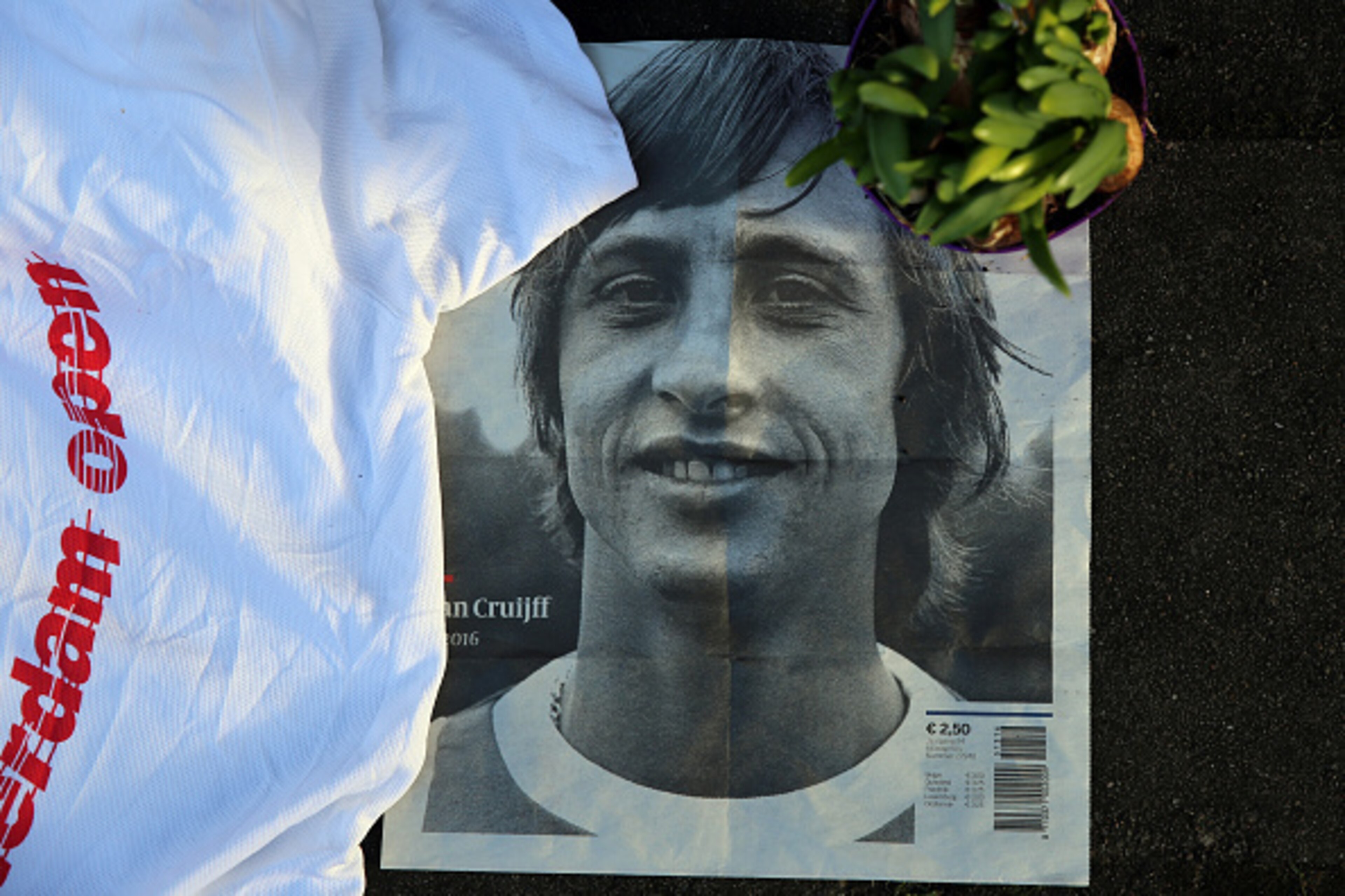 AMSTERDAM, NETHERLANDS - MARCH 25:  Flowers and gifts are left outside the house where Dutch football legend Johan Cruyff grew up, after he died yesterday aged 69 in Barcelona, on March 25, 2016. The property at Akkerstraat 32, on the corner with Tuinbouw