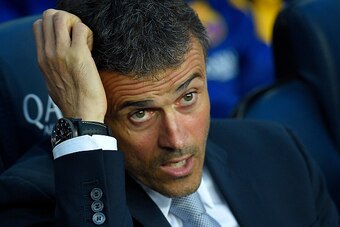 Barcelona's coach Luis Enrique gestures before the Spanish league football match FC Barcelona vs Real Sporting de Gijï¿½ï¿½ï¿½ï¿½ï¿½ï¿½n at the Camp Nou stadium in Barcelona on April 23, 2016. / AFP / LLUIS GENE        (Photo credit should read LLUIS GENE/AFP/Getty I