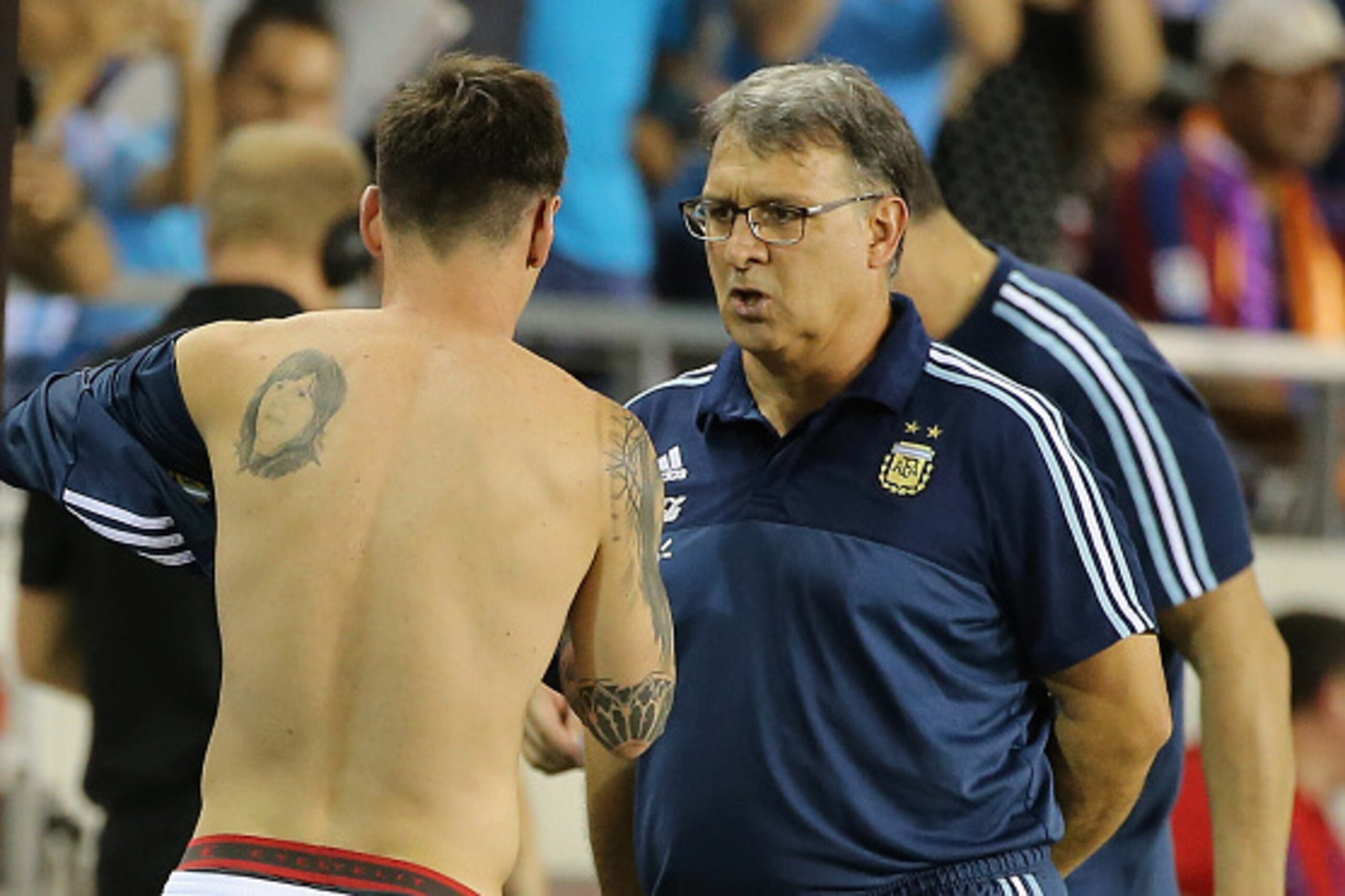 HOUSTON, TX - SEPTEMBER 04:  Lionel Messi #10 of Argentina chats with his coach Gerardo Martino prior to entering their International friendly match against Bolivia at BBVA Compass Stadium on September 4, 2015 in Houston, Texas.  (Photo by Scott Halleran/