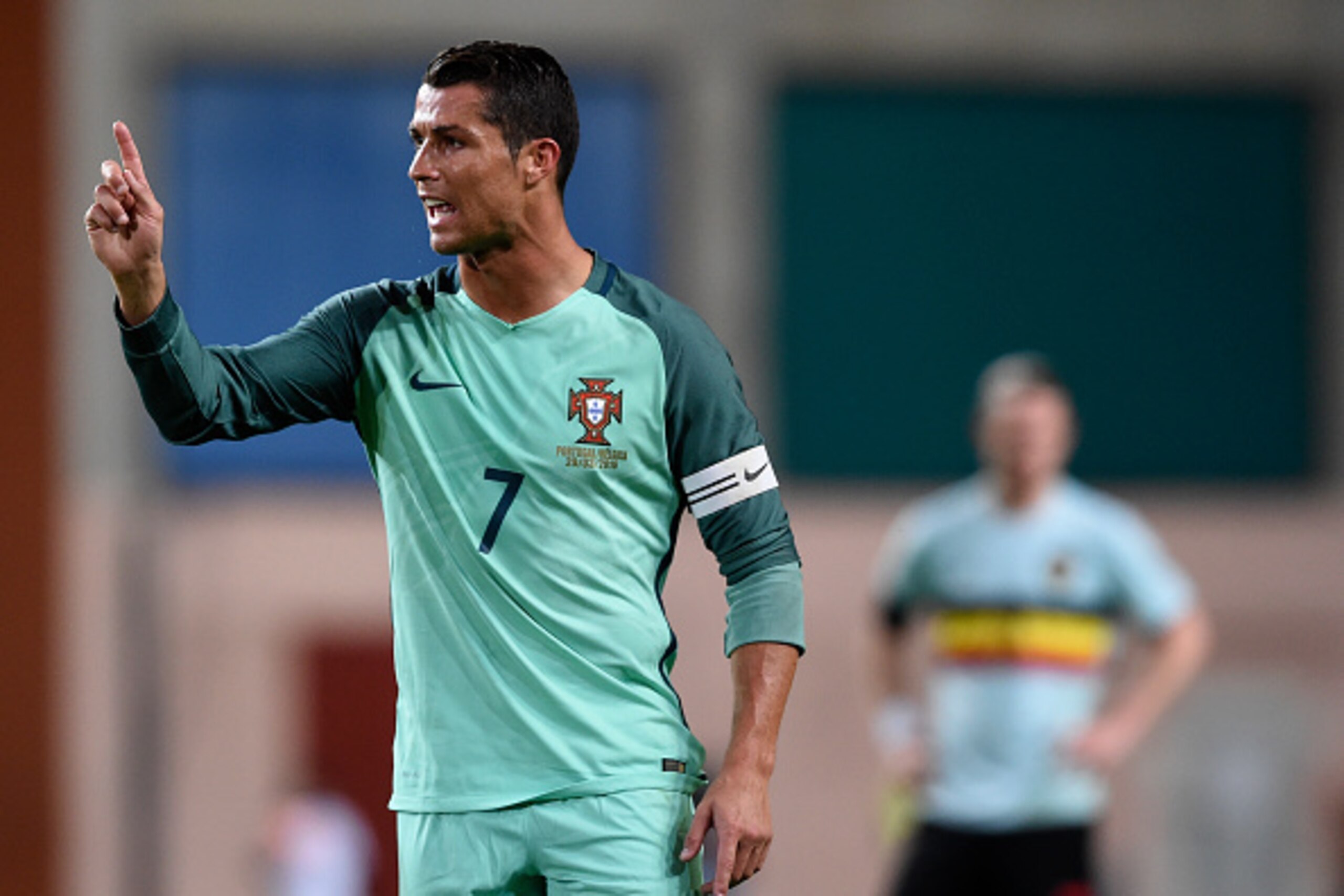 Portugal's forward Cristiano Ronaldo gestures during the friendly football match between Portugal and Belgium at Magalhaes Pessoa stadium in Leiria, Portugal on March 29, 2016. / AFP / FRANCISCO LEONG        (Photo credit should read FRANCISCO LEONG/AFP/G