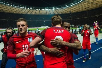 Englands striker Harry Kane (2nd,L) embraces Englands defender Danny Rose (2nd,R) as they and team mates Englands striker Jamie Vardy (L), Englands defender Nathaniel Clyne (2nd,R) and Englands midfielder Eric Dier (R ) acknowledge the travelling fans at 