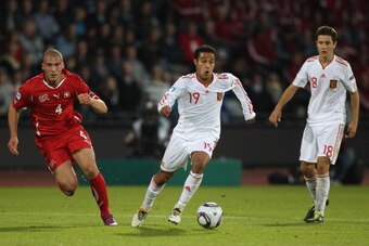 ARHUS, DENMARK - JUNE 25:  Thiago Alcantara (C) of Spain chased by Pajtim Kasami (L) of Switzerland during the UEFA European Under-21 Championship Final match between Spain and Switzerland at the Arhus Stadium on June 25, 2011 in Arhus, Denmark.  (Photo b