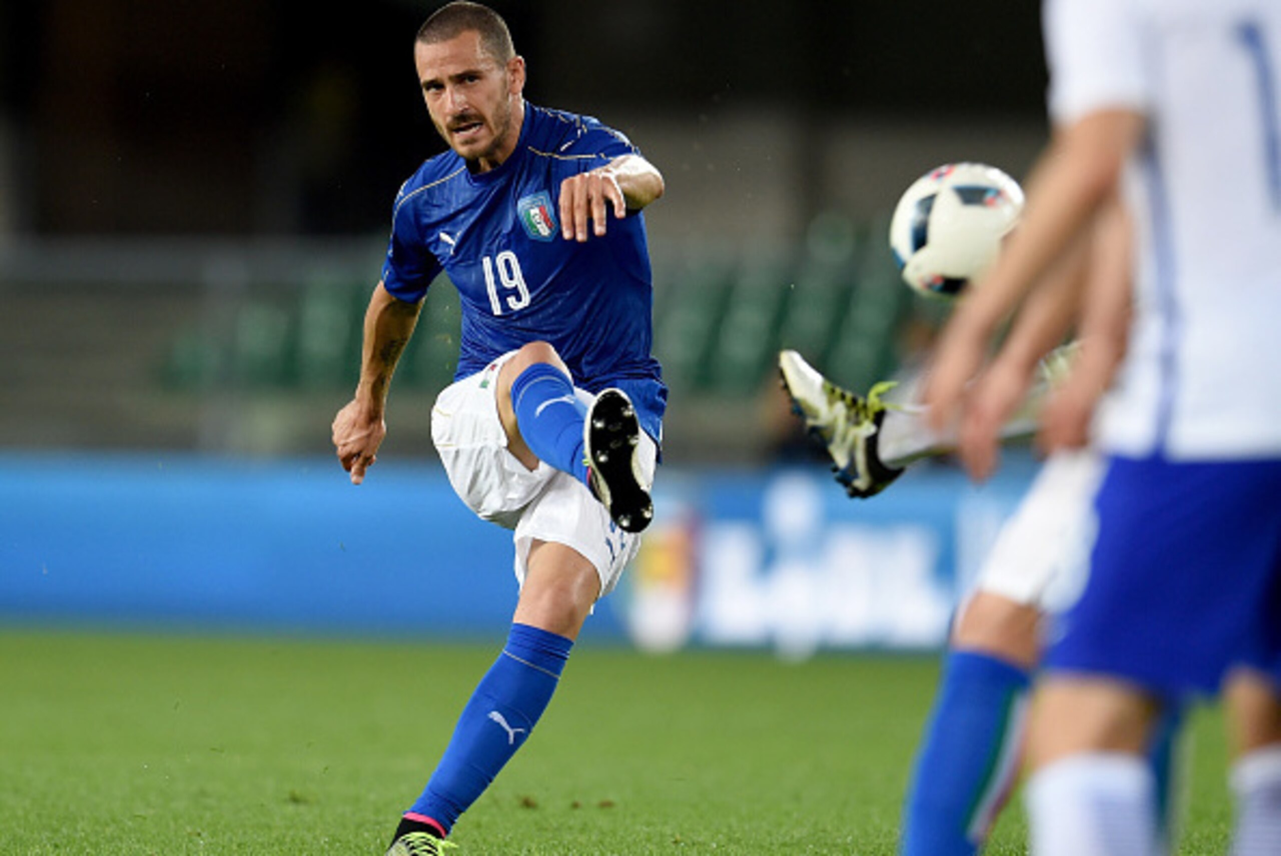 VERONA, ITALY - JUNE 06:  Leonardo Bonucci of Italy in action during the international friendly match between Italy and Finland on June 6, 2016 in Verona, Italy.  (Photo by Claudio Villa/Getty Images)