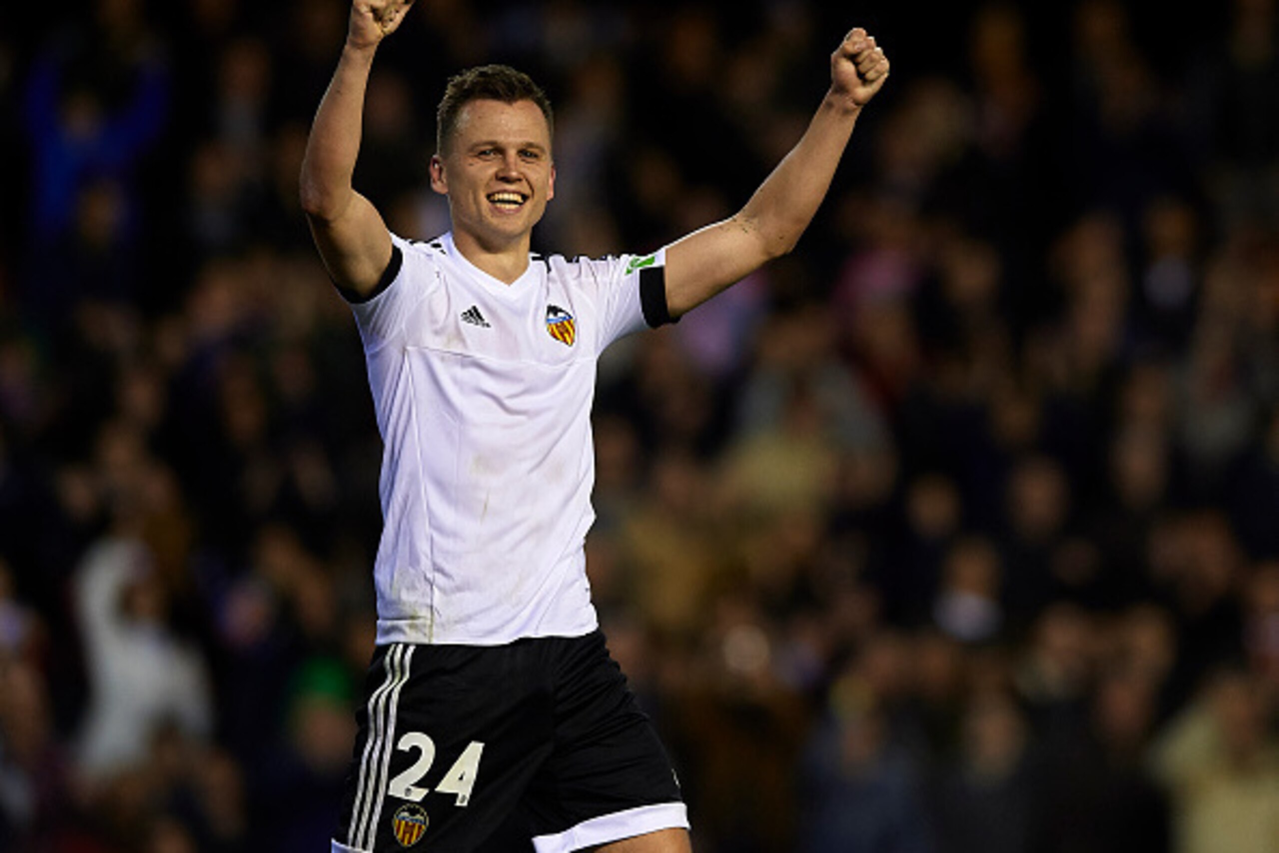 VALENCIA, SPAIN - FEBRUARY 13:  Denis Cheryshev of Valencia celebrates scoring his team's second goal during the La Liga match between Valencia CF and RCD Espanyol at Estadi de Mestalla on February 13, 2016 in Valencia, Spain.  (Photo by Manuel Queimadelo