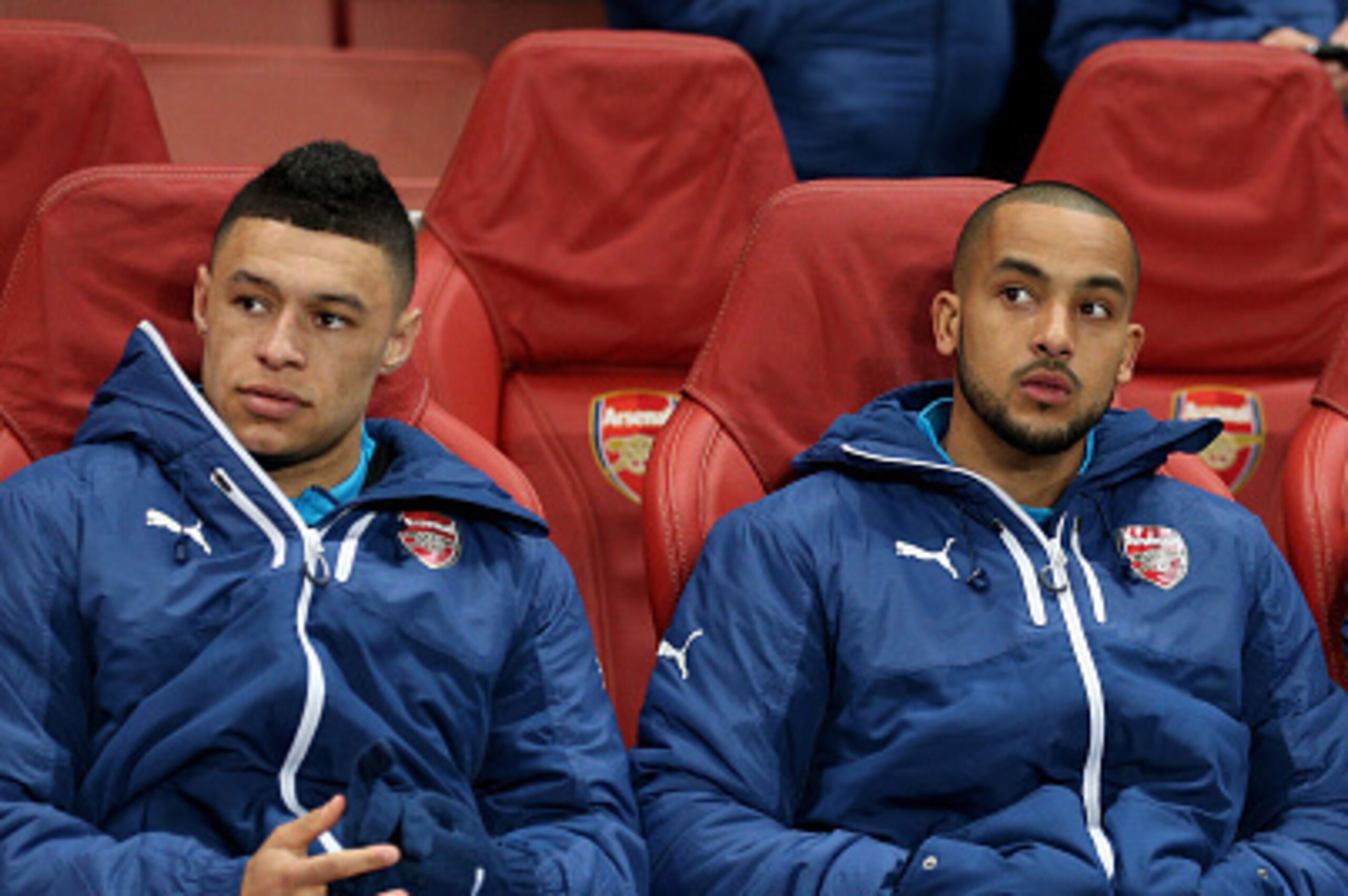 LONDON, ENGLAND - FEBRUARY 25:  (L-R) Alex Oxlade-Chamberlain, Theo Walcott and Wojciech Szczesny of Arsenal look on from the substitutes bench  during the UEFA Champions League round of 16, first leg match between Arsenal and Monaco at The Emirates Stadi