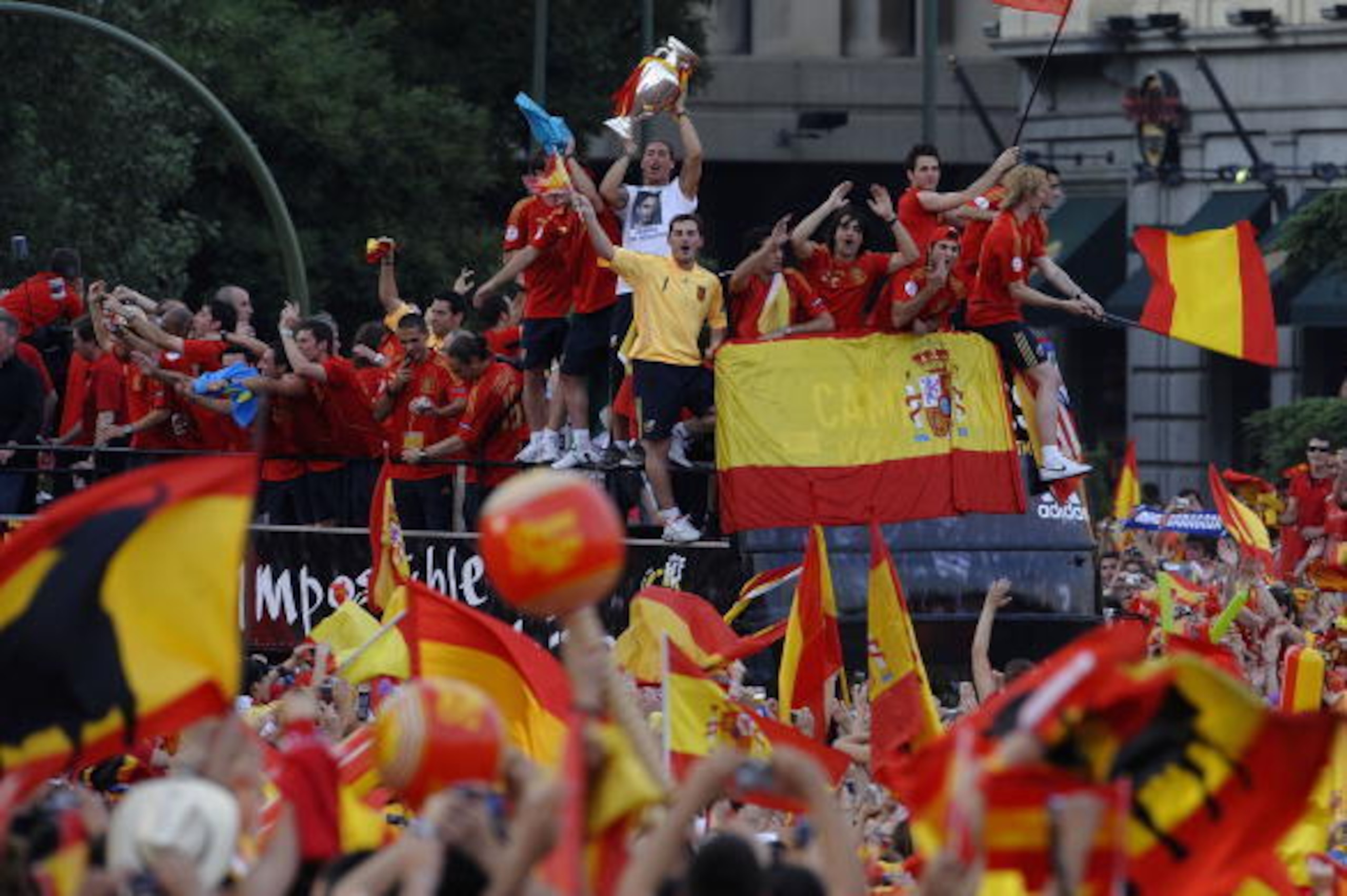 MADRID, SPAIN - JUNE 30: The Spanish team celebrate with fans at Plaza Colon after winning the UEFA EURO 2008 Final match between Germany and Spain 2008 on June 30, 2008 in Madrid, Spain.  (Photo by Denis Doyle/Getty Images)